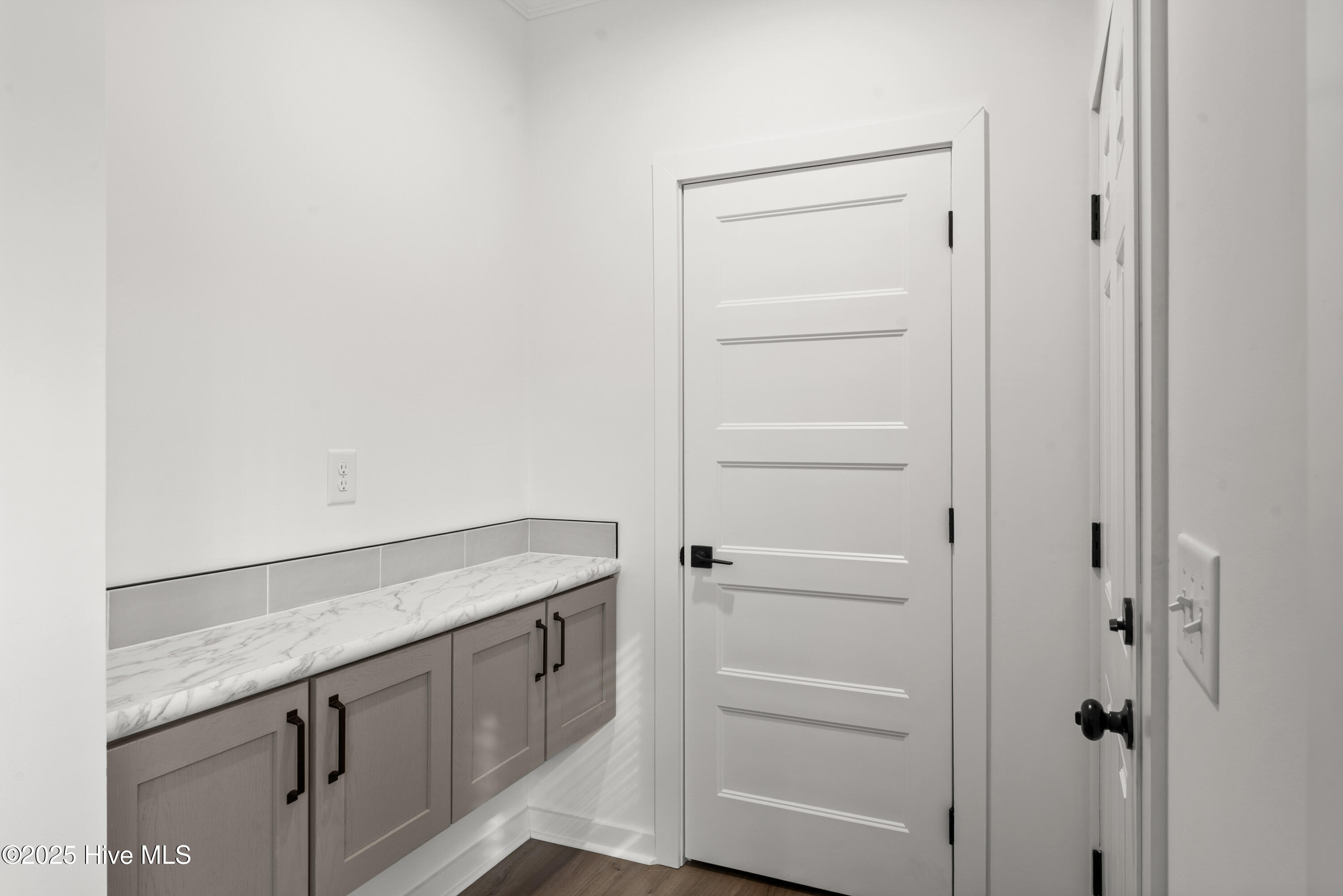 100546141 | Photo 25