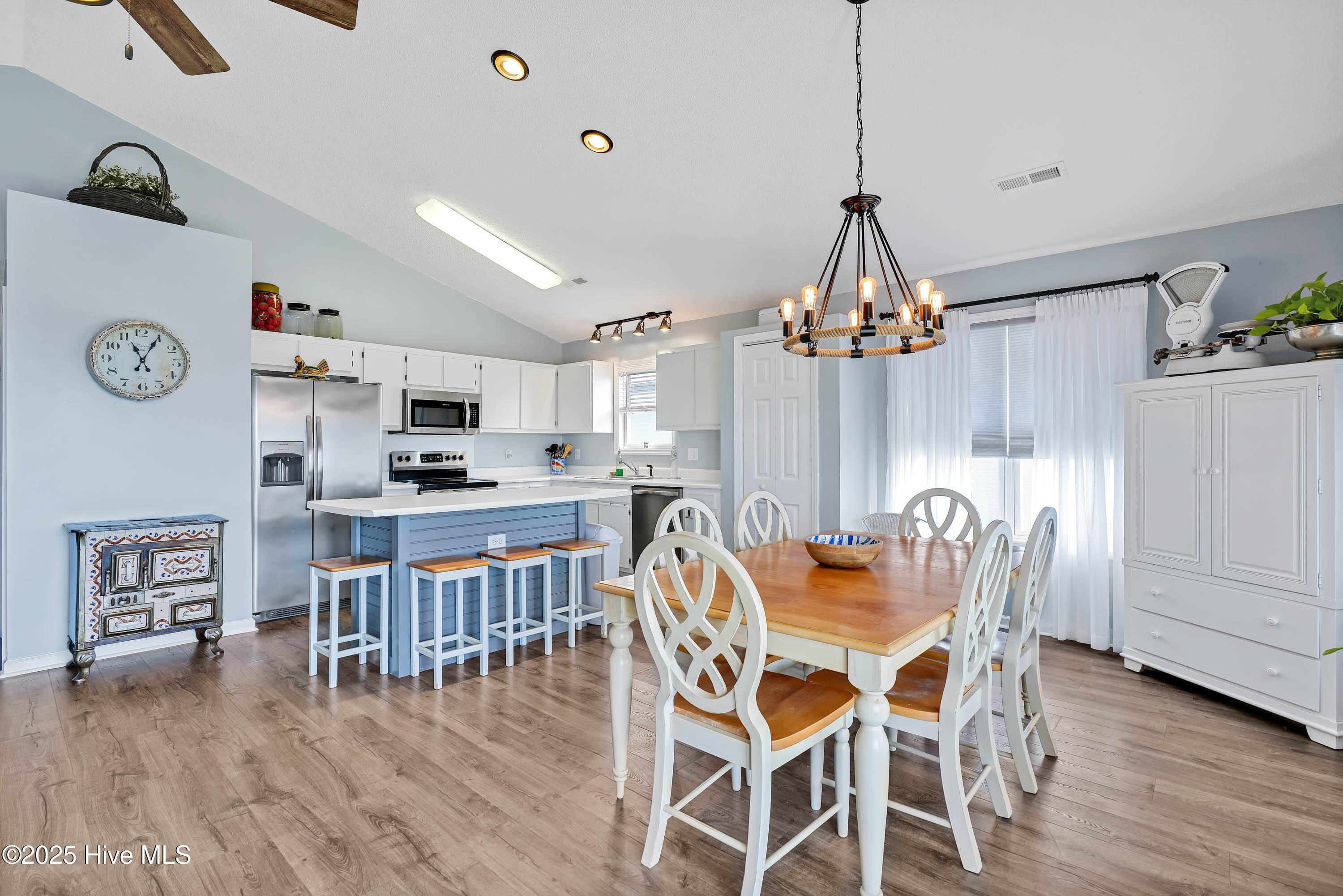 100543456 | Photo 16