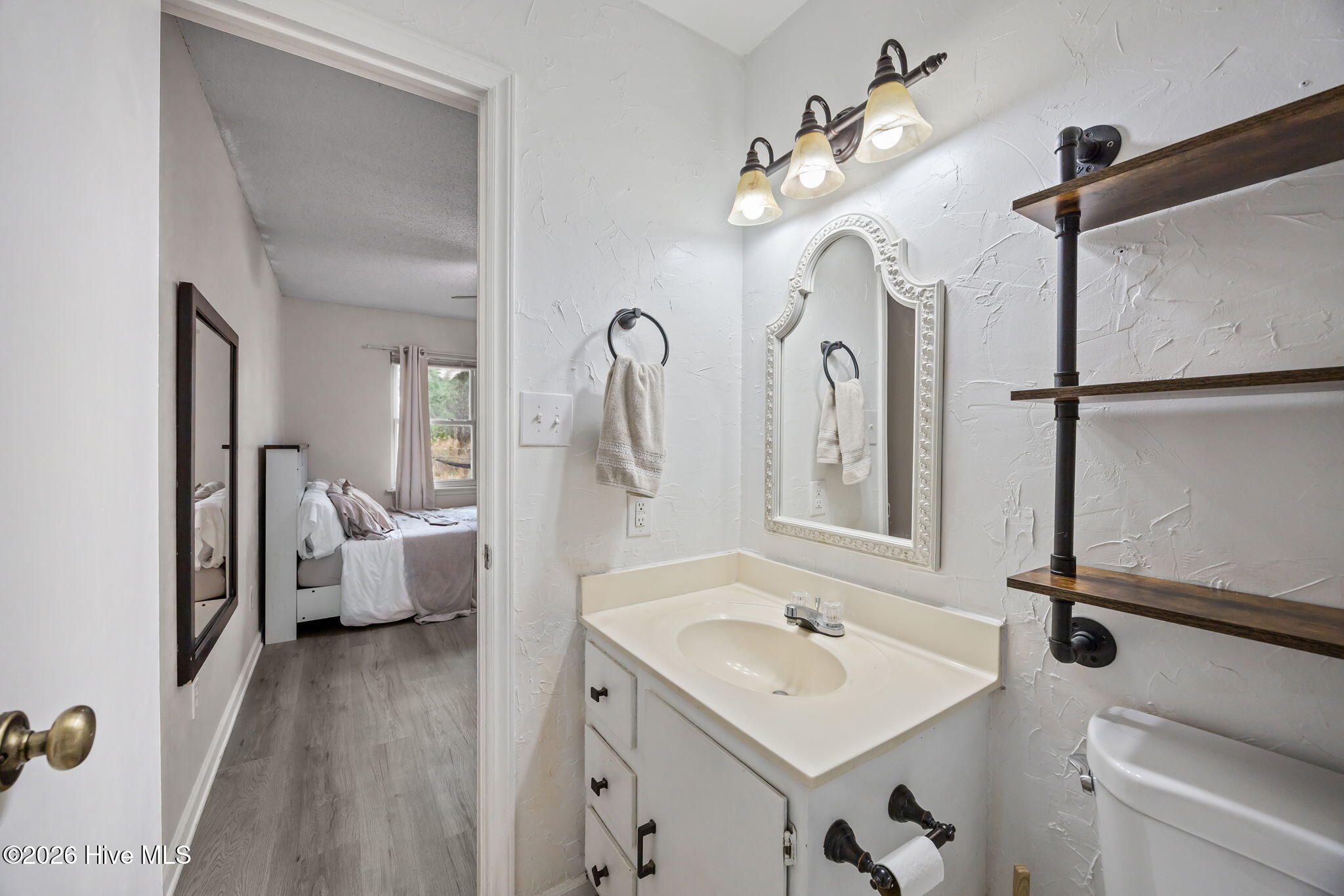 100559460 | Photo 30