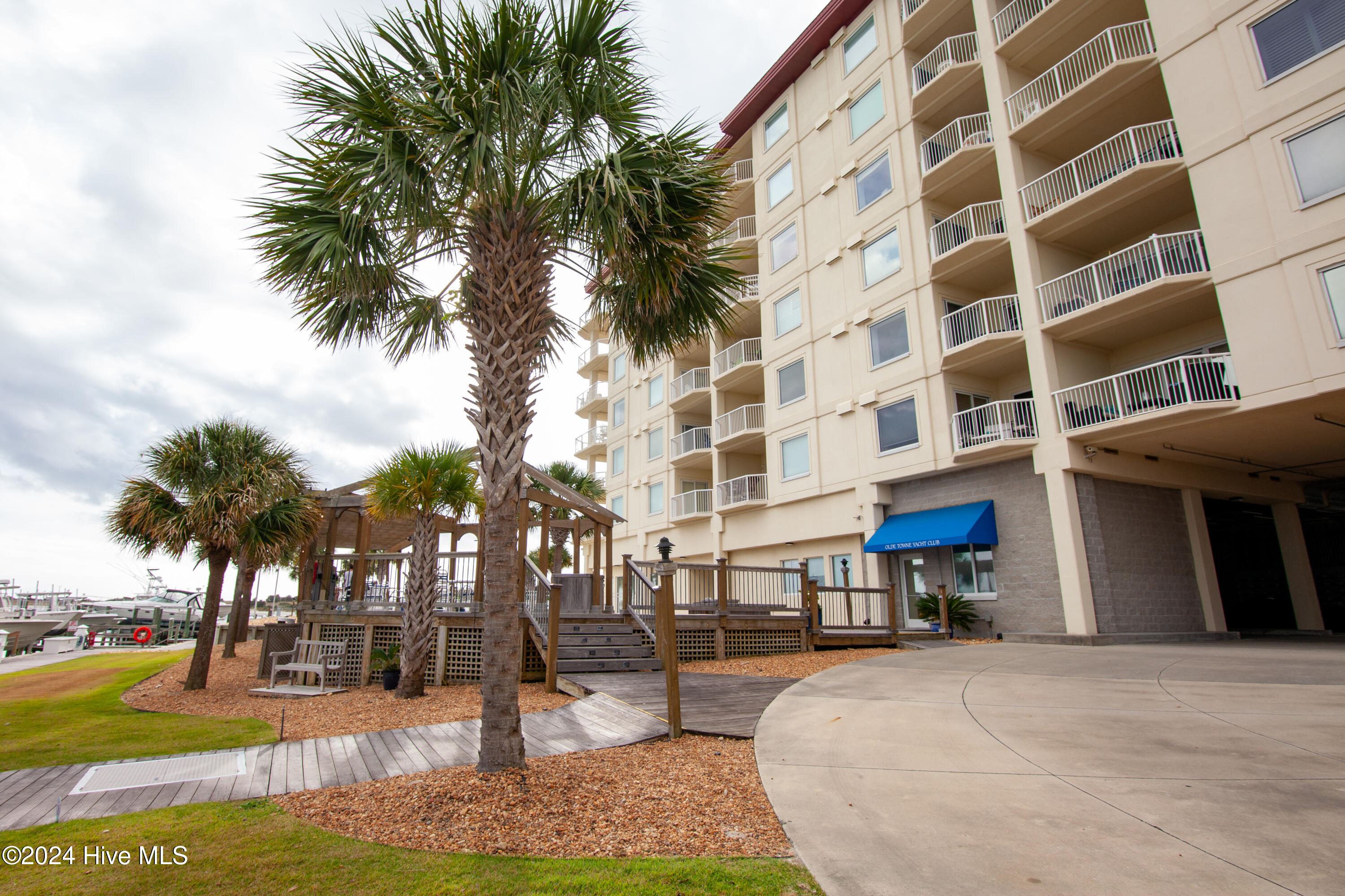 100 Olde Towne Yacht Club 