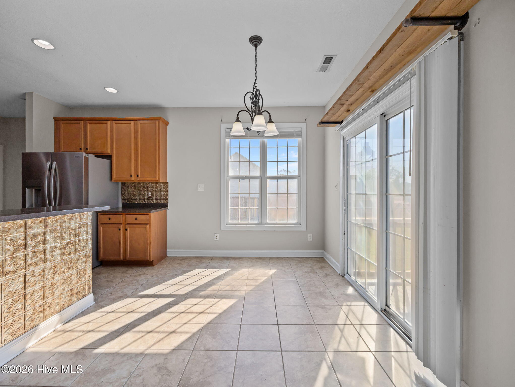 100568078 | Photo 15