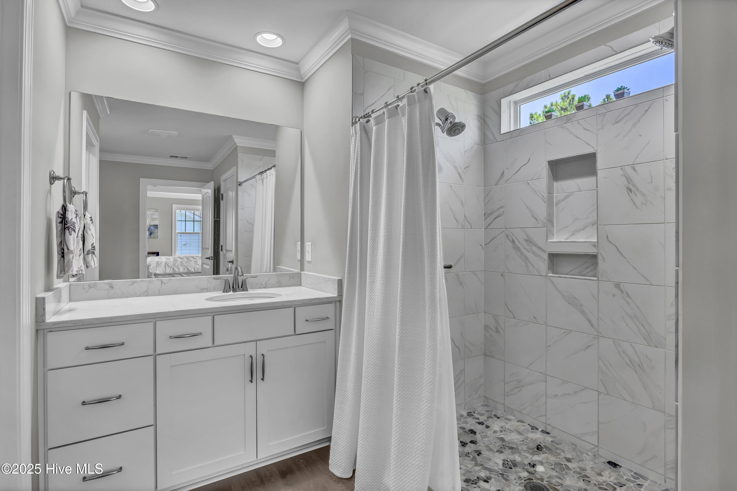 100519414 | Photo 23