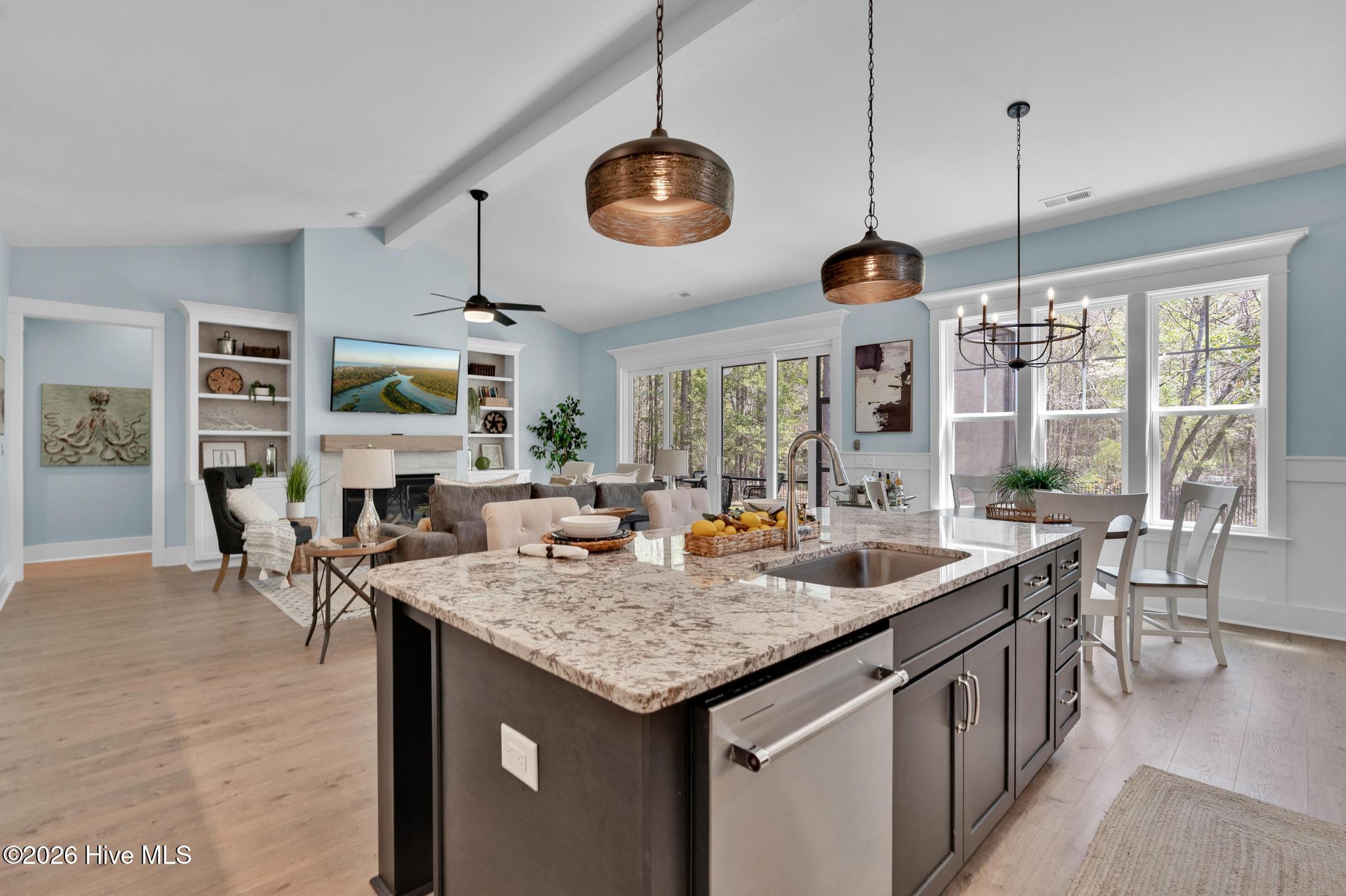 100564627 | Photo 27