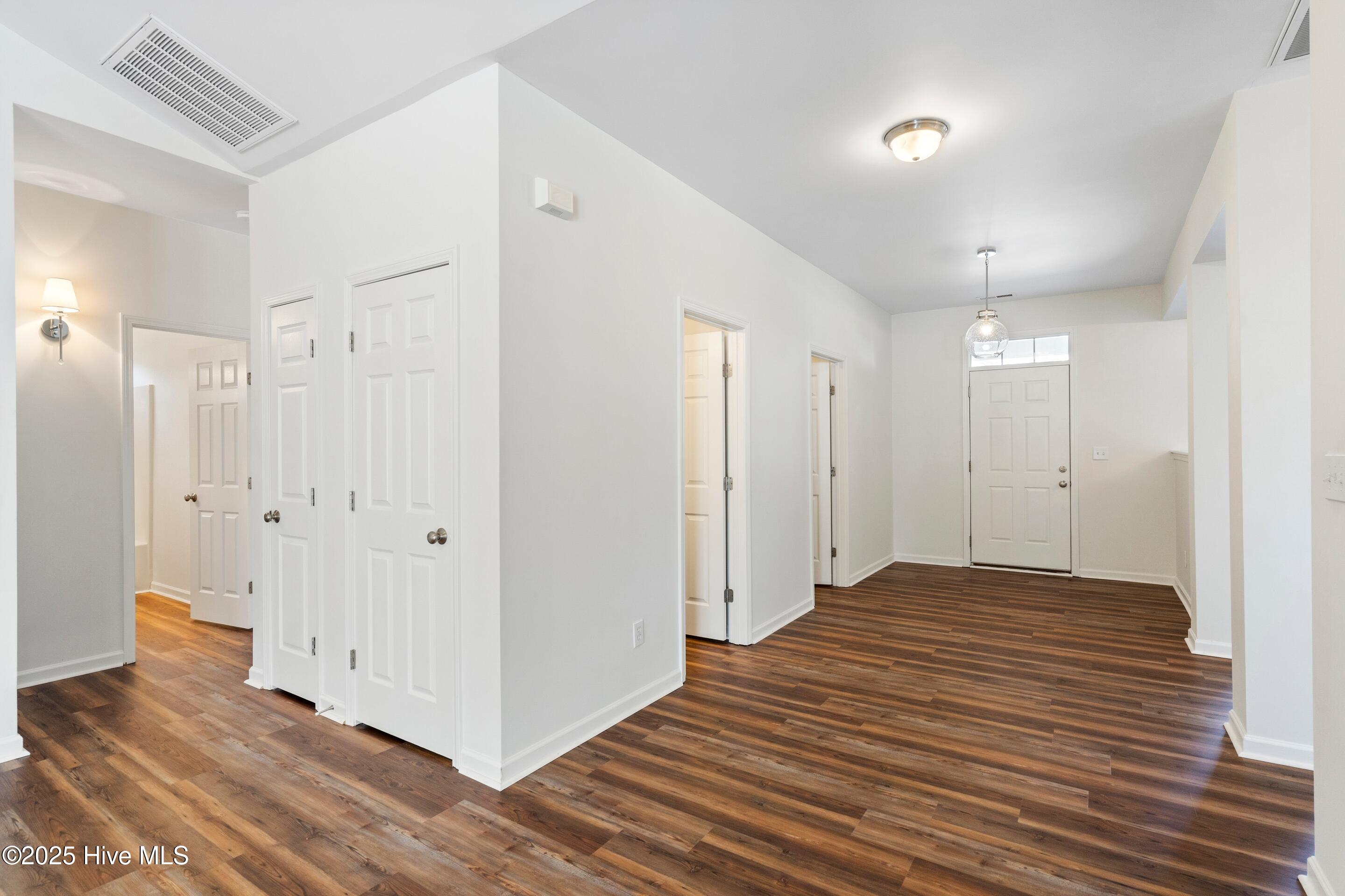 100542341 | Photo 11