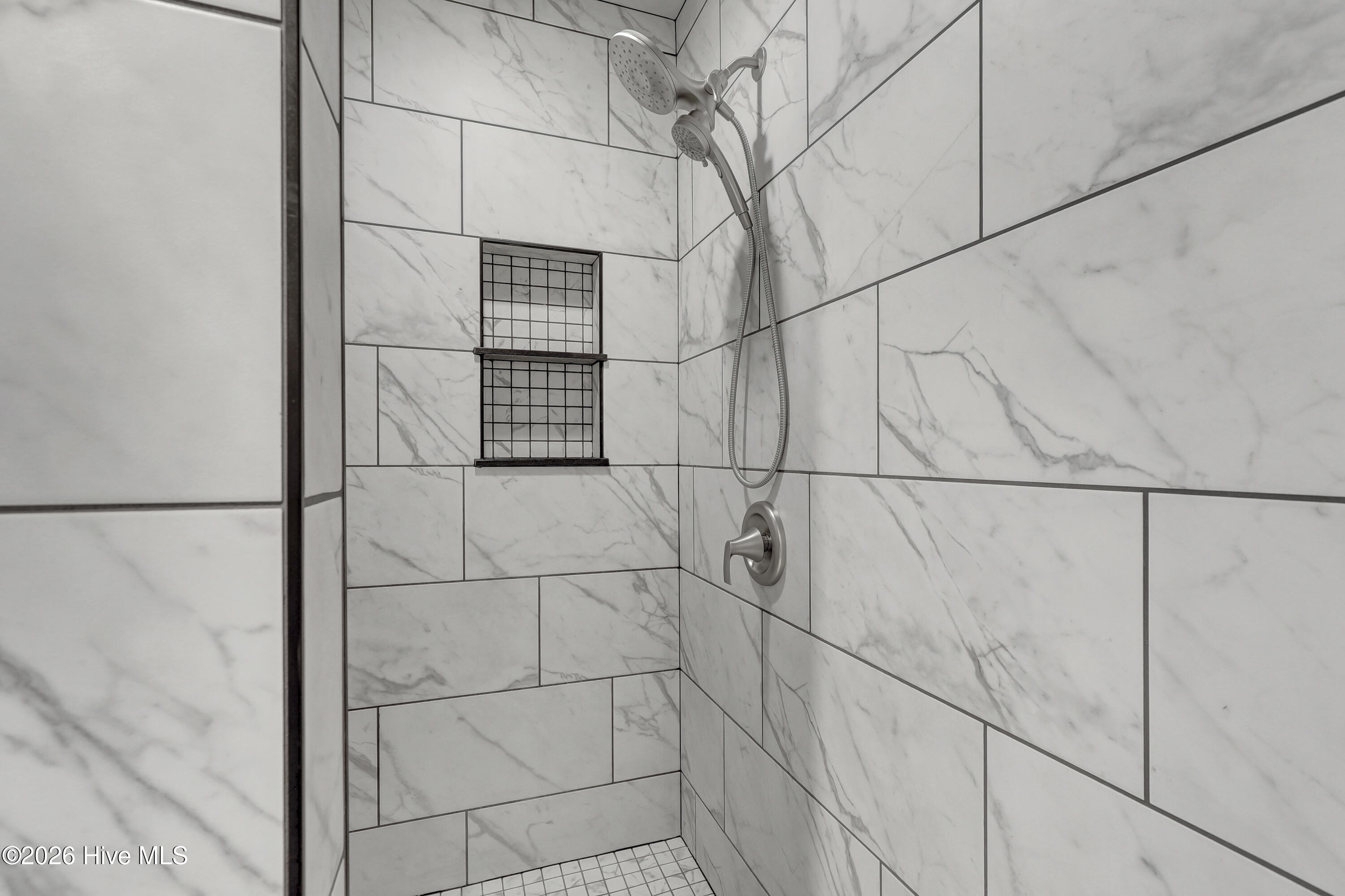 100563243 | Photo 23