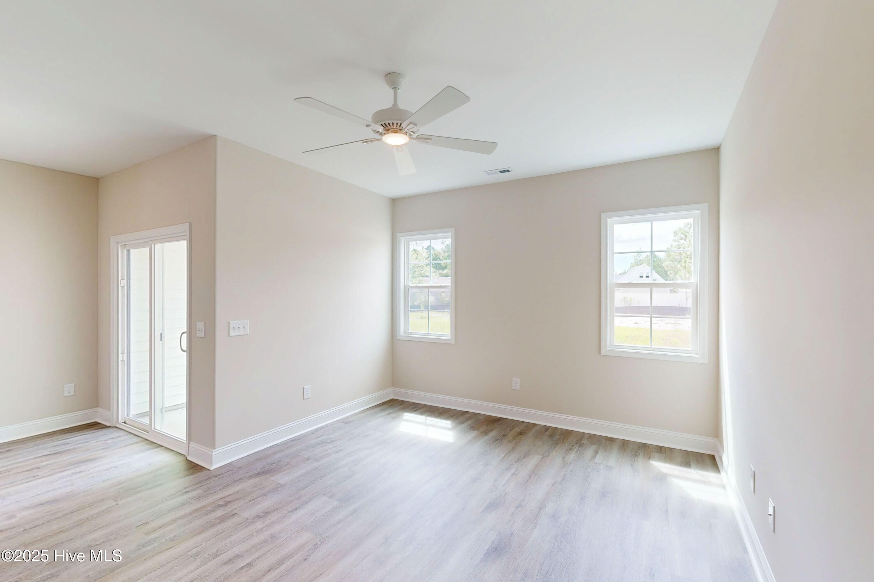 100493008 | Photo 12