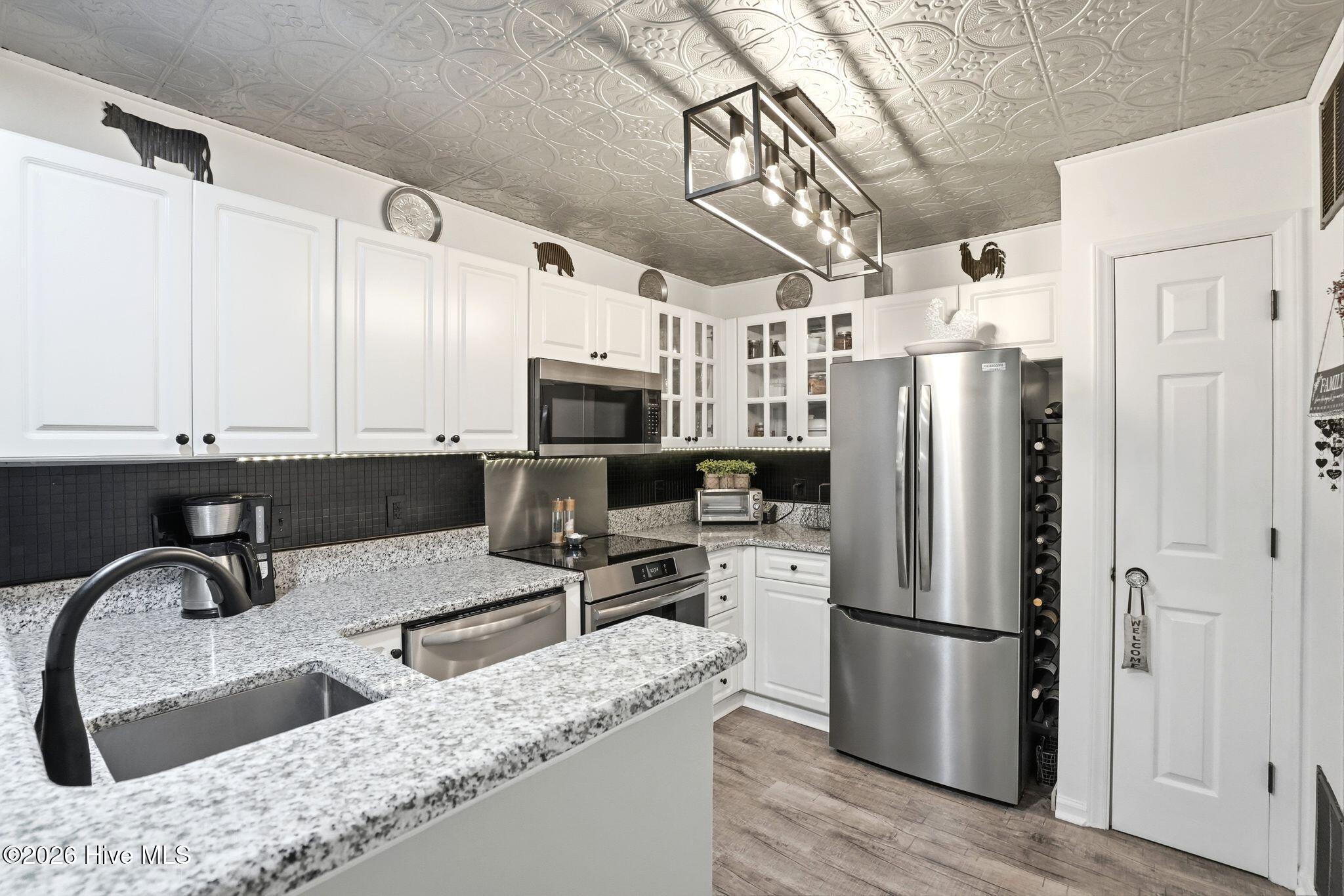 100566564 | Photo 17