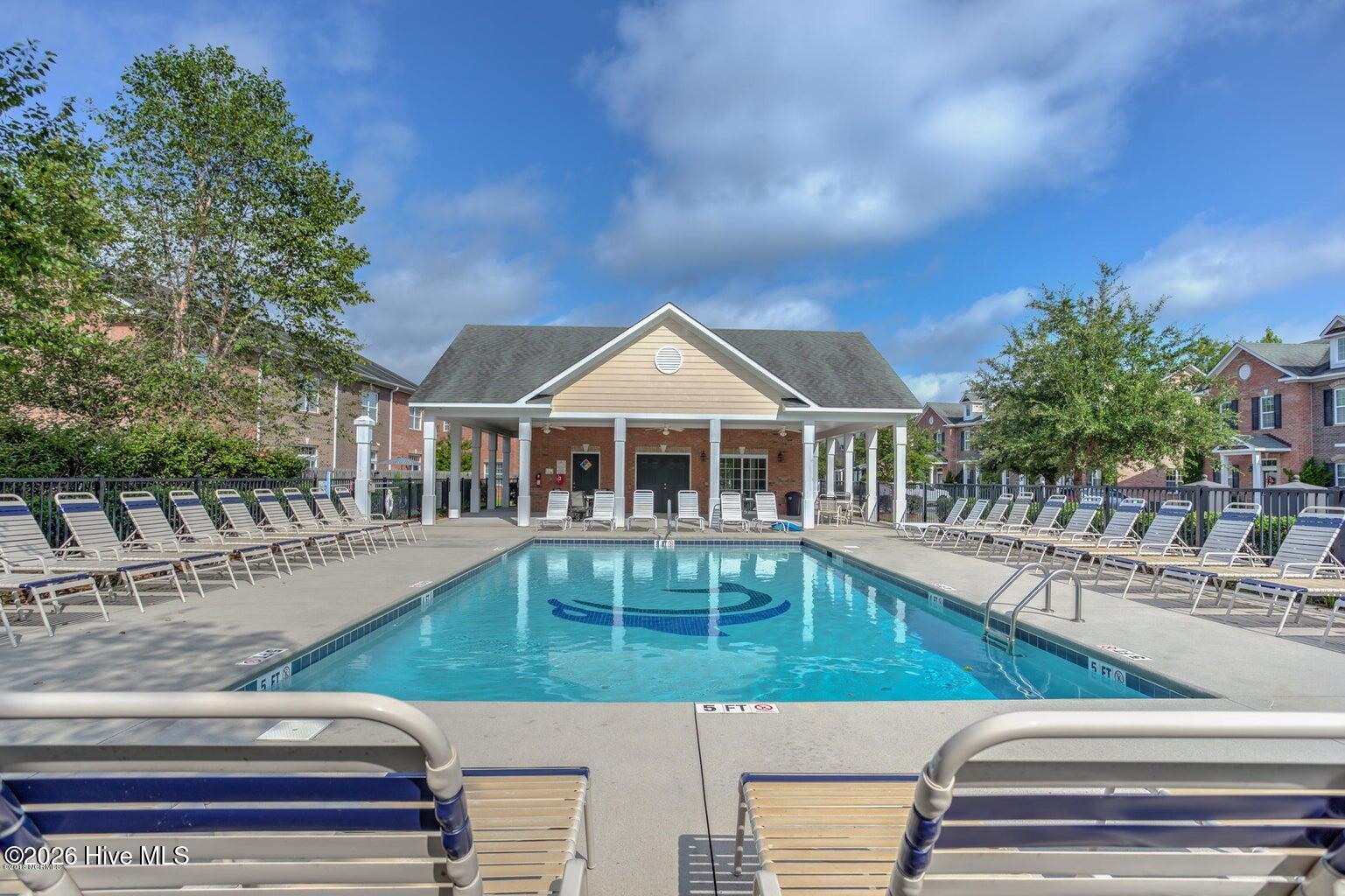 100561470 | Photo 39