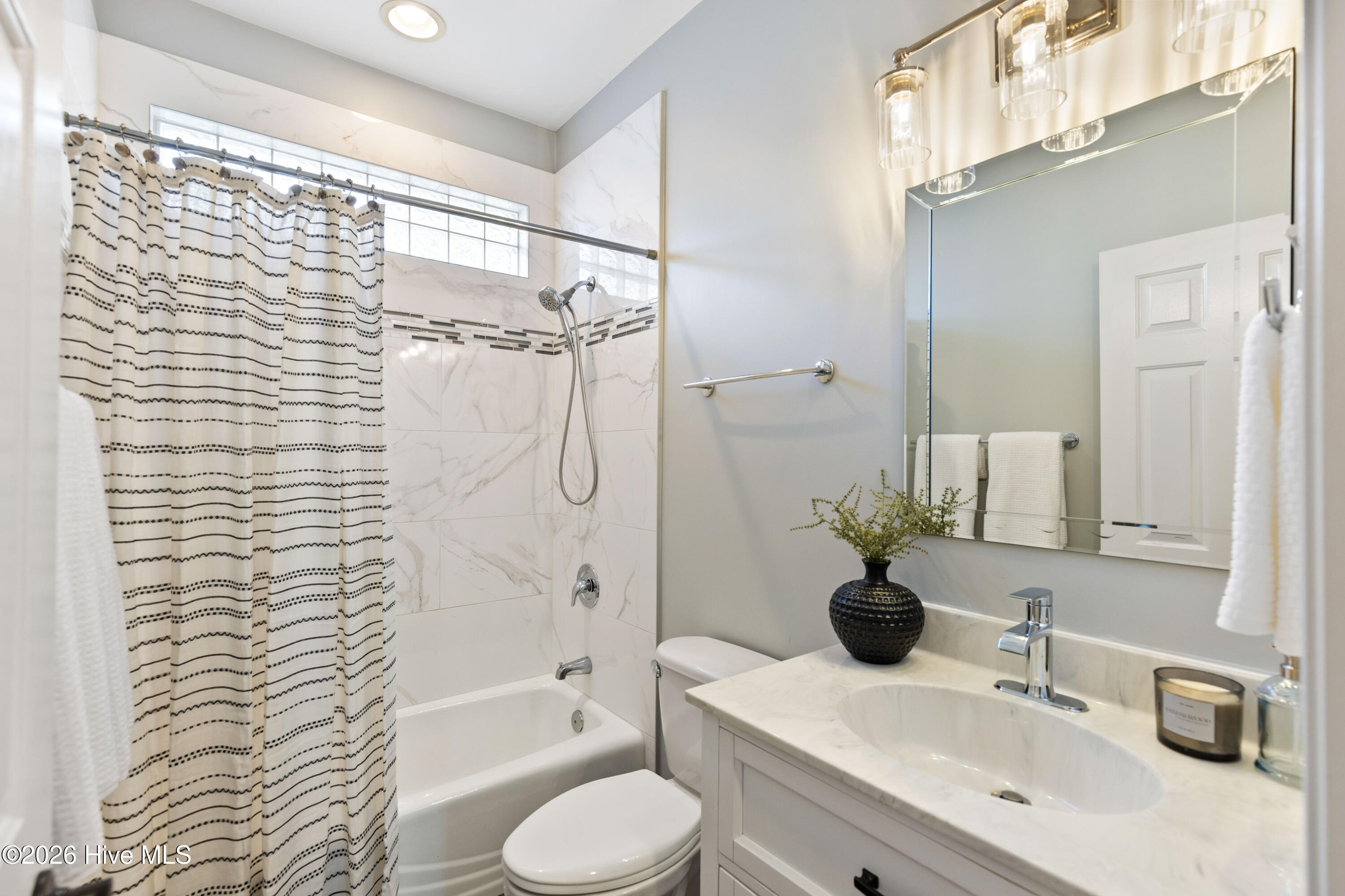 100560916 | Photo 54