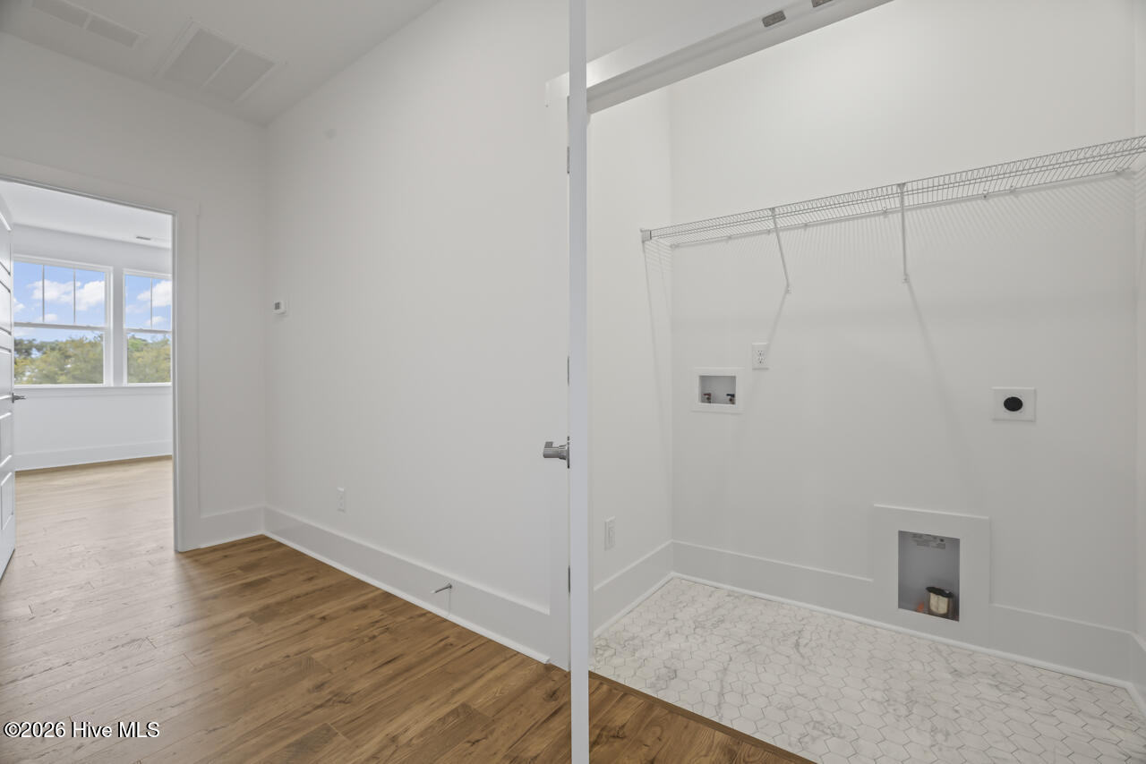 100544429 | Photo 23