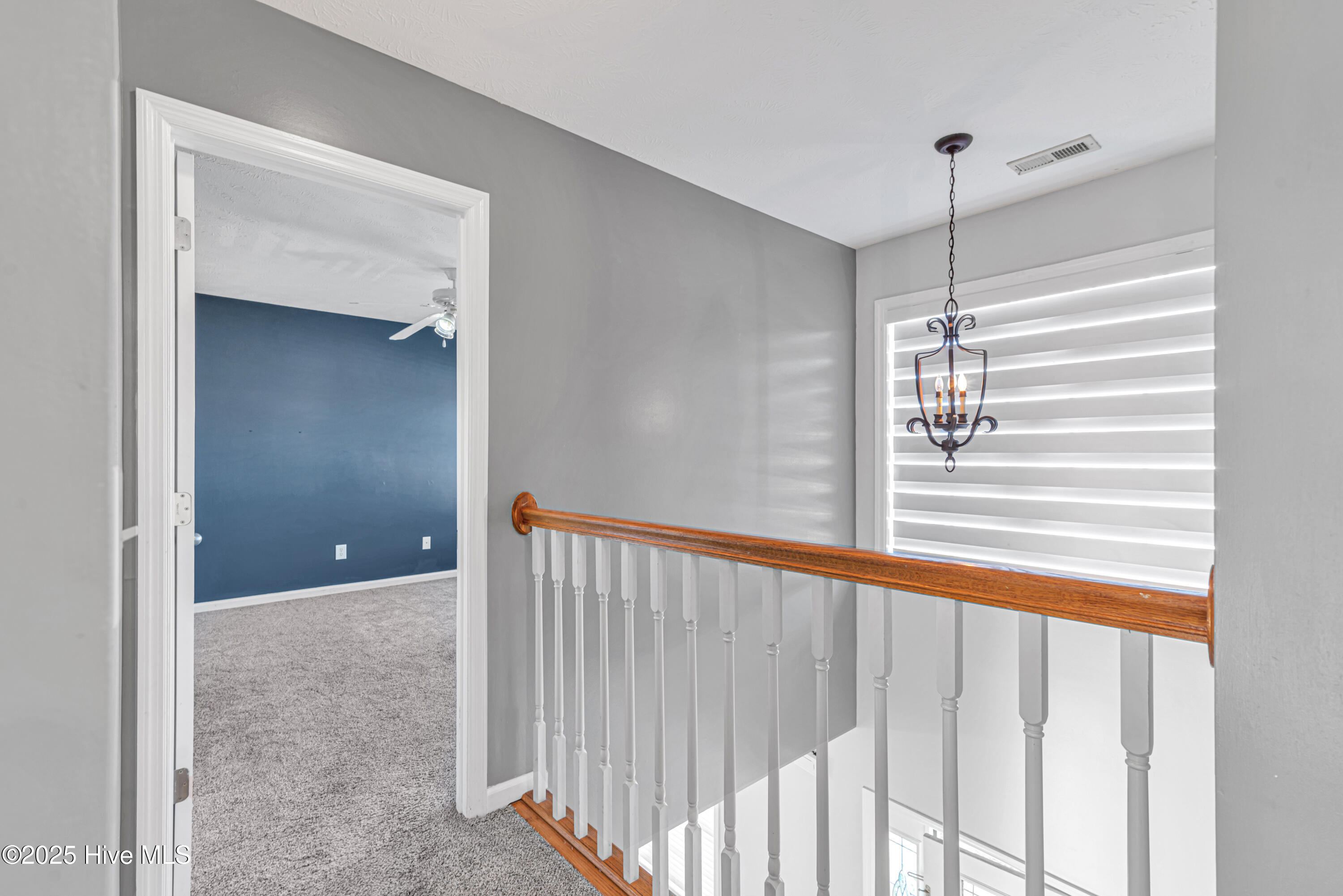 100543275 | Photo 25