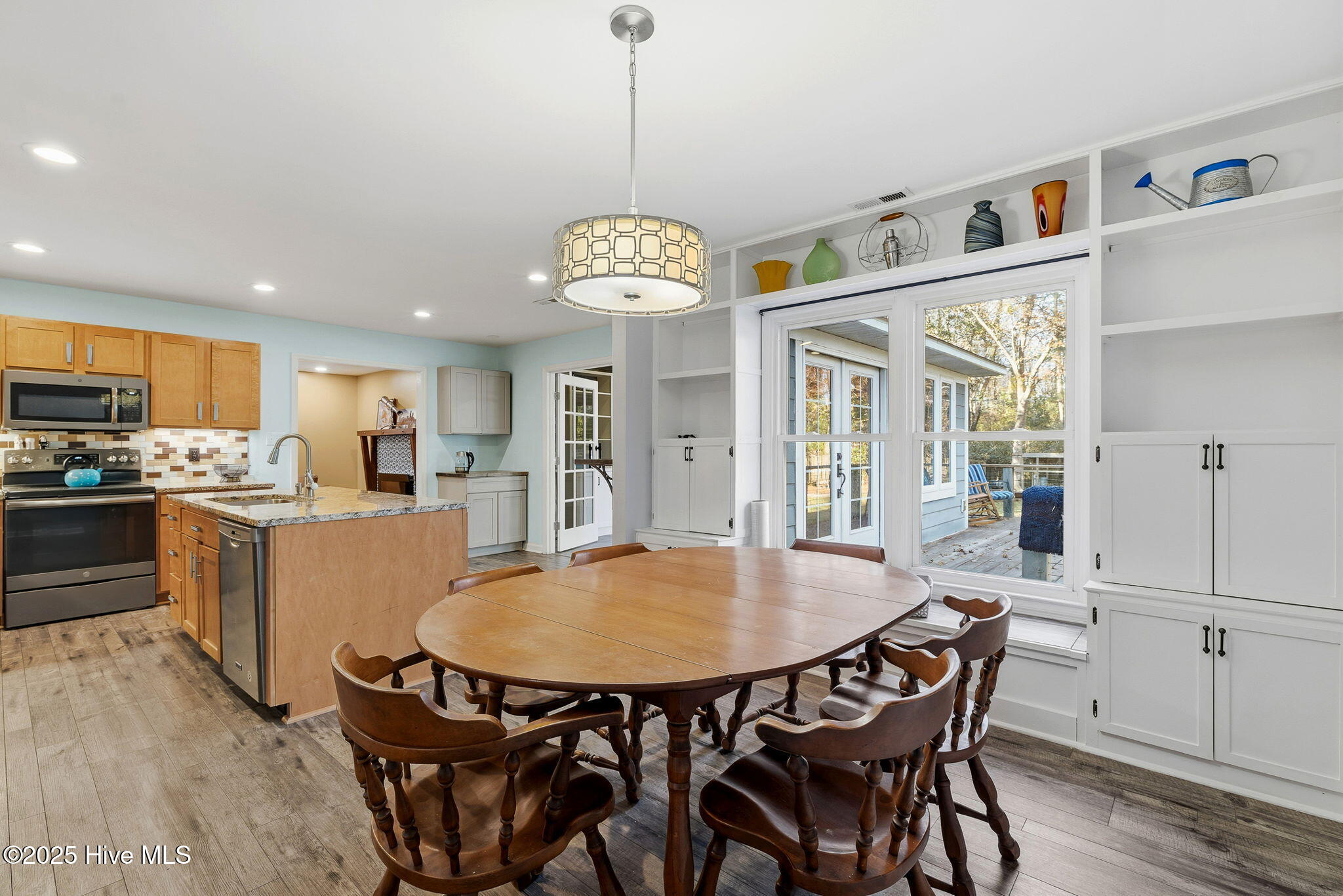 100545269 | Photo 23