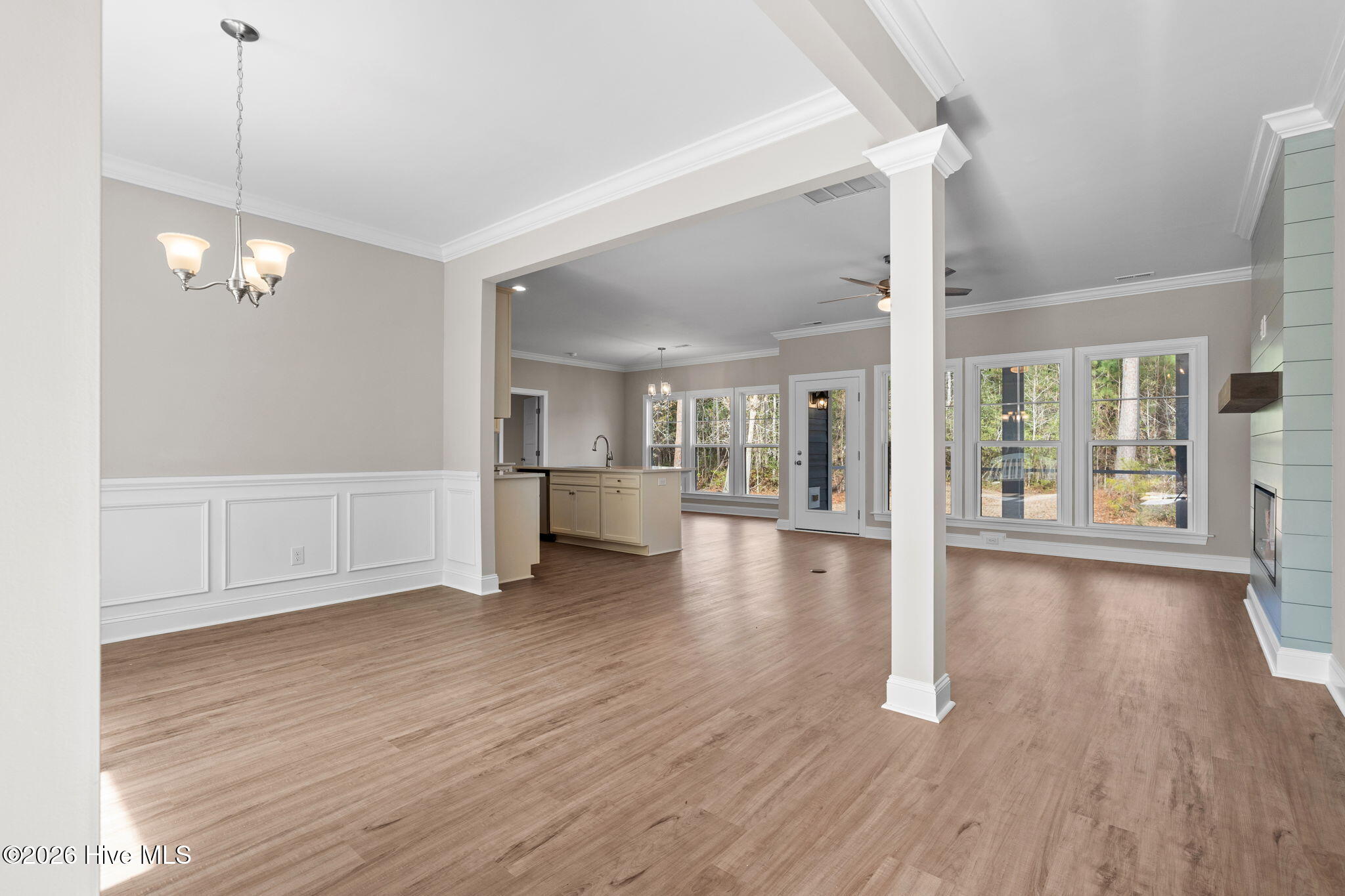 100537582 | Photo 11