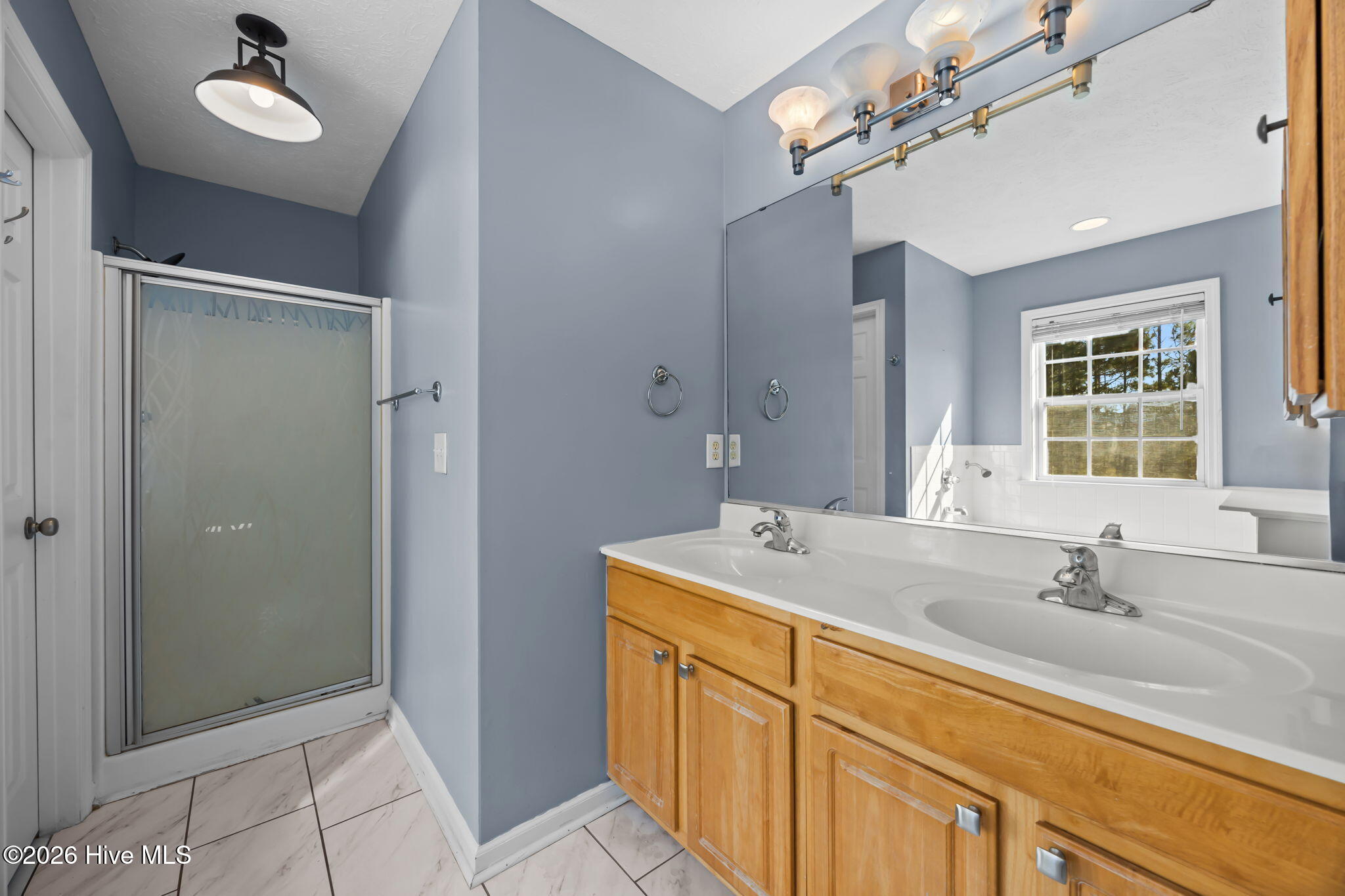 100549557 | Photo 27