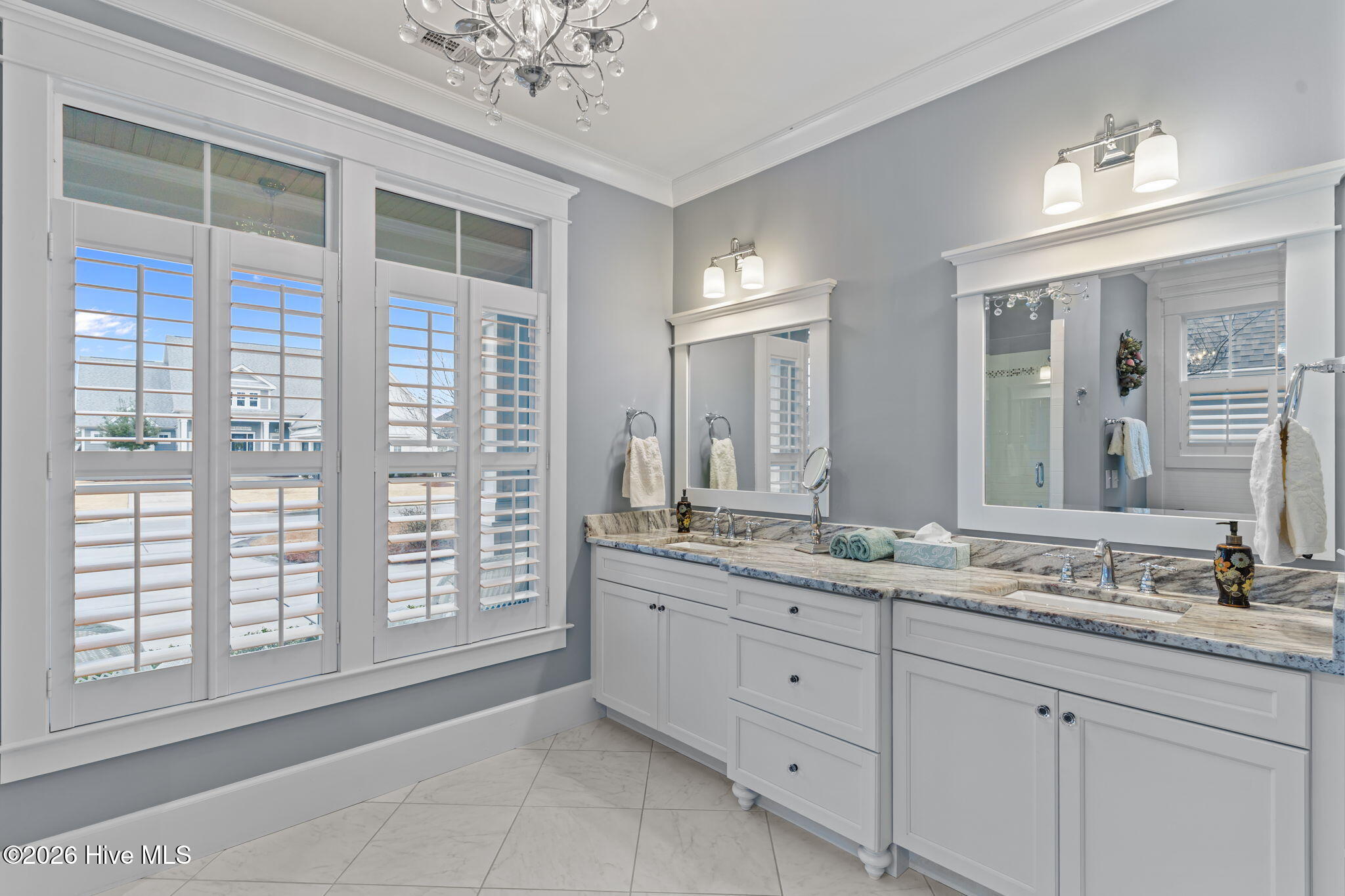 100557705 | Photo 22