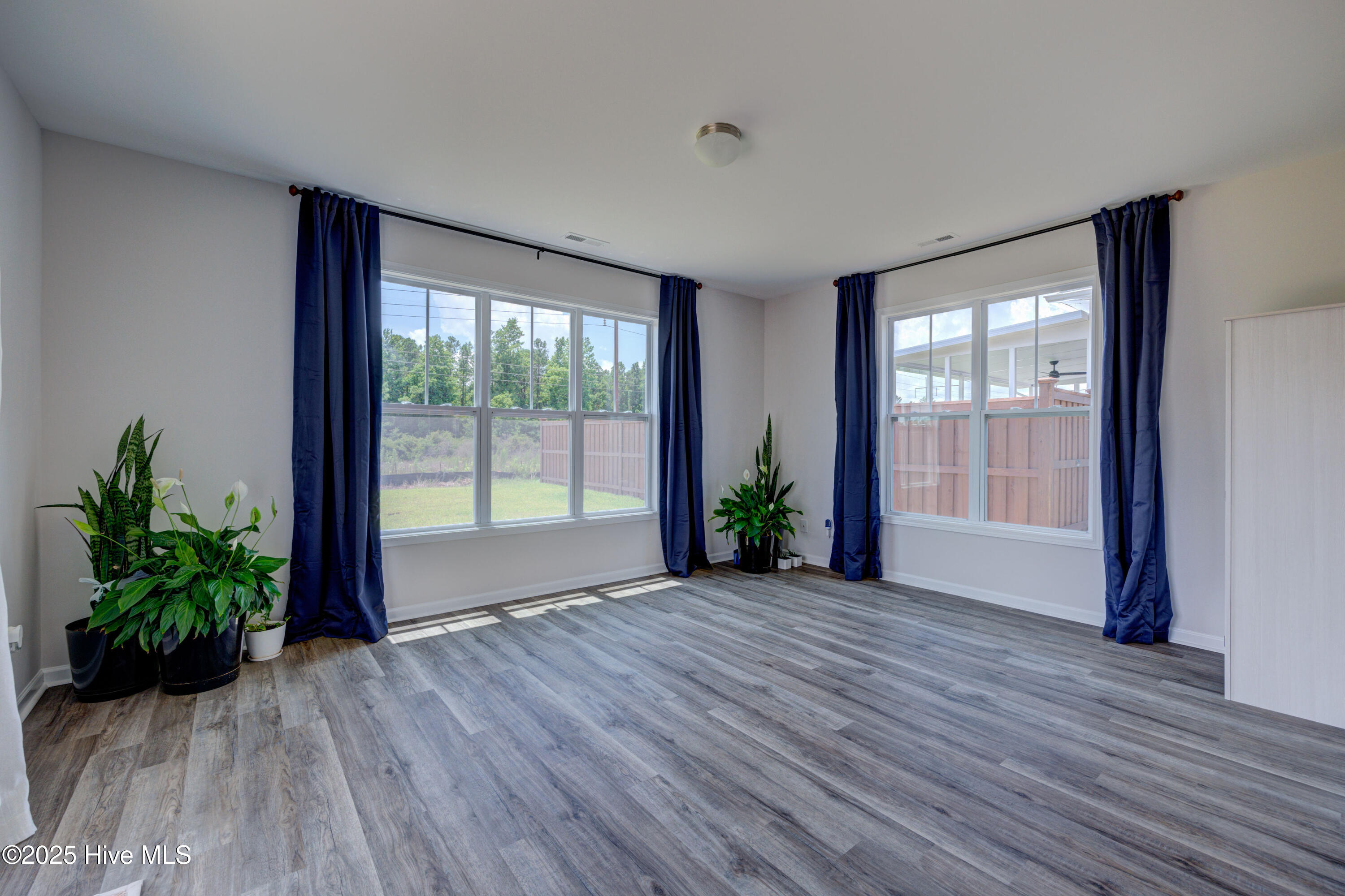 100535248 | Photo 17