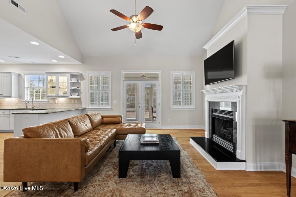 100558511 | Photo 12