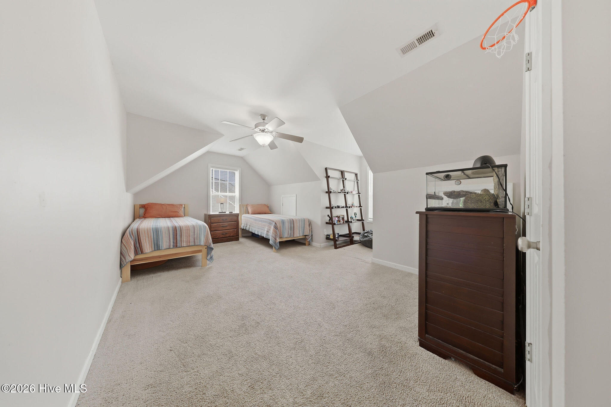 100565311 | Photo 48