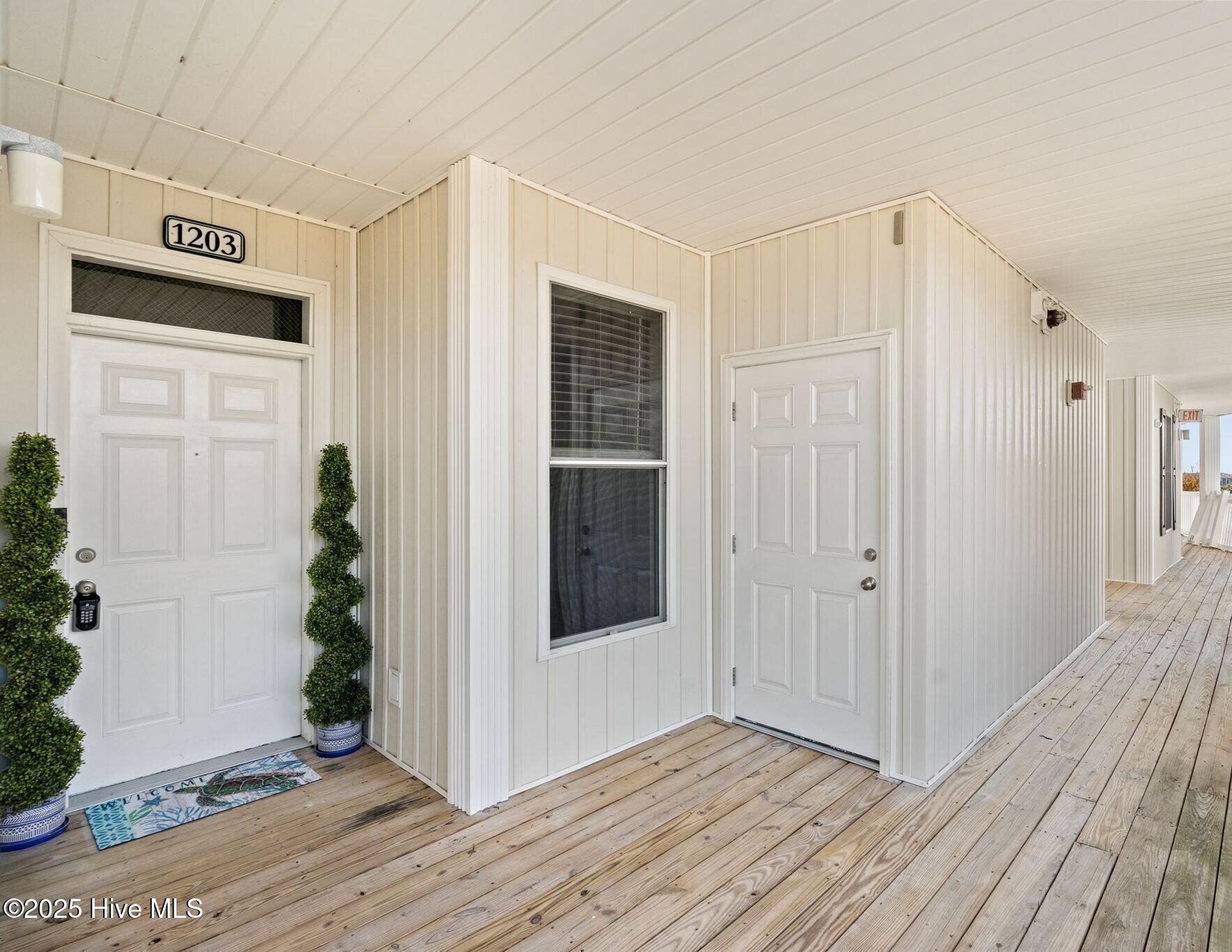 100542307 | Photo 43