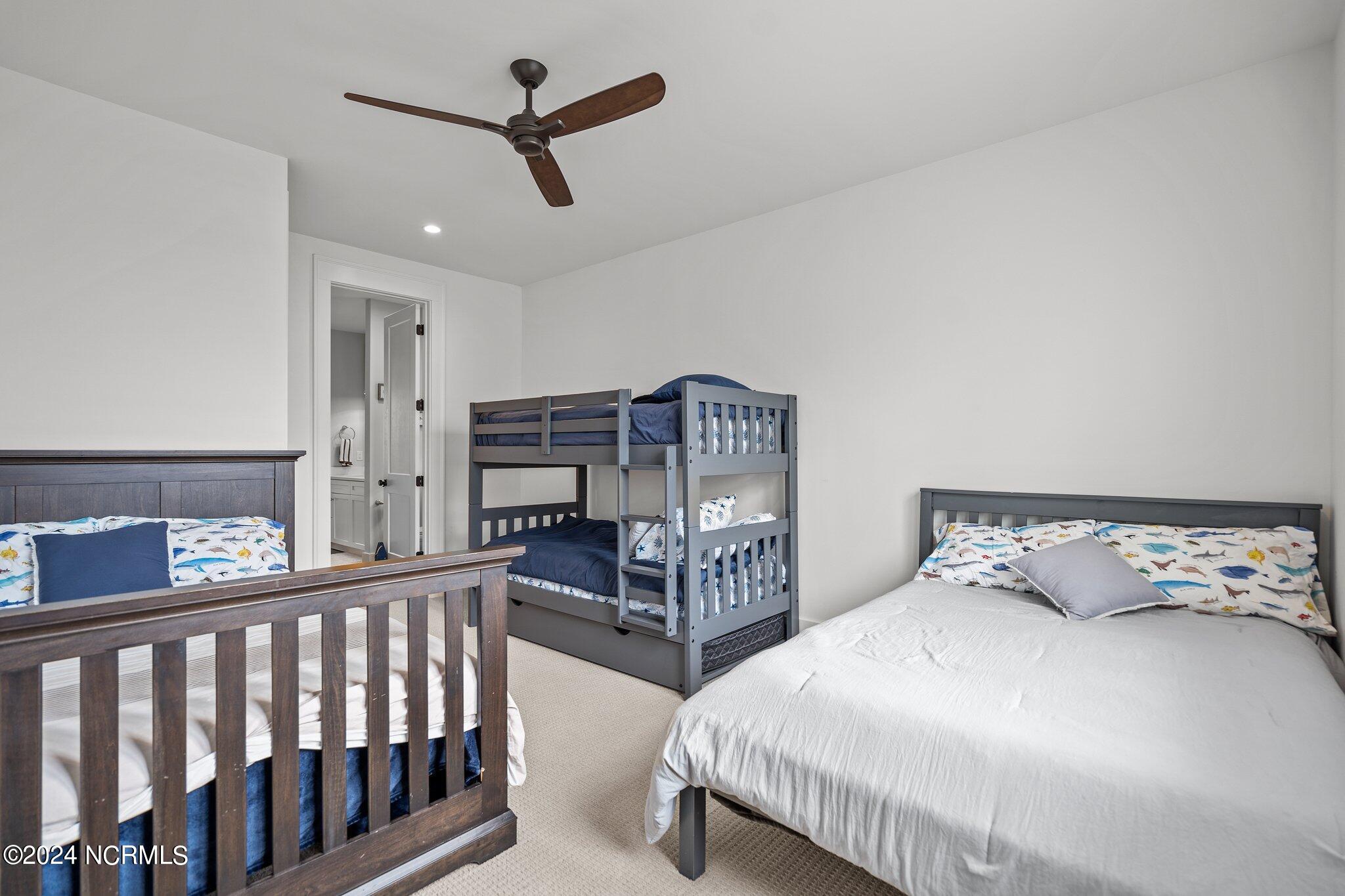 100556324 | Photo 30