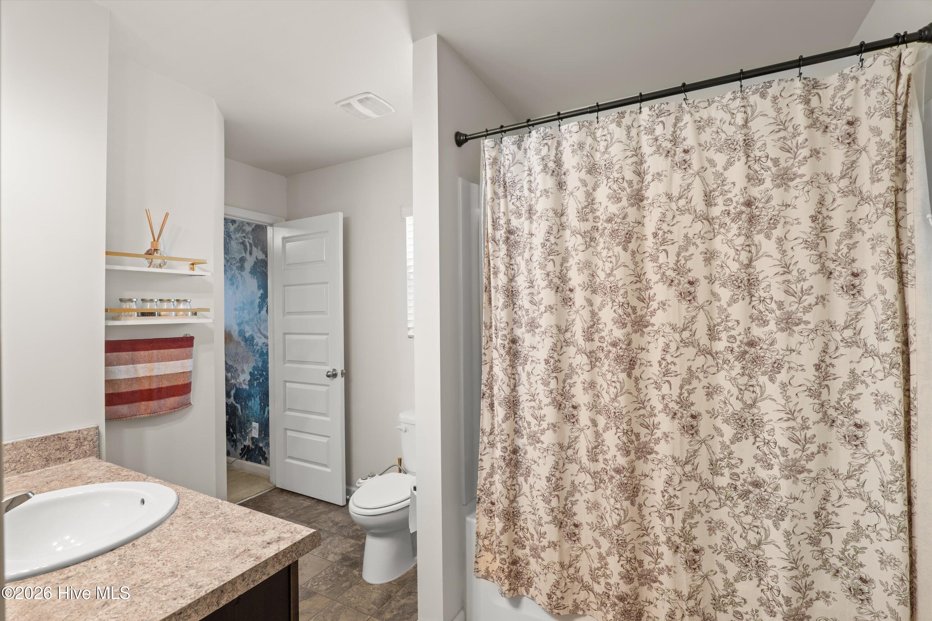 Hall bath with access from hallway and bedroom 4