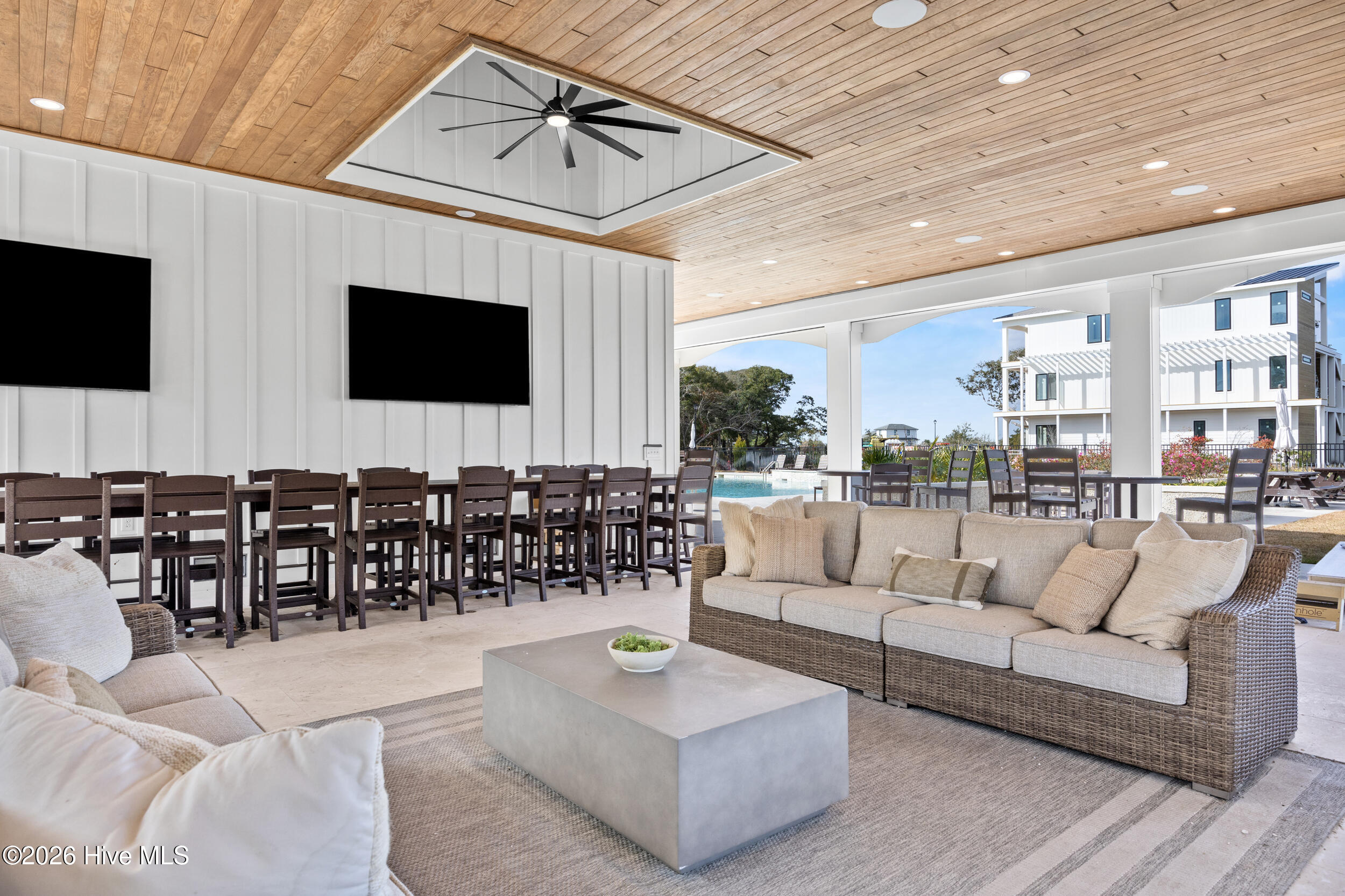 100543064 | Photo 70