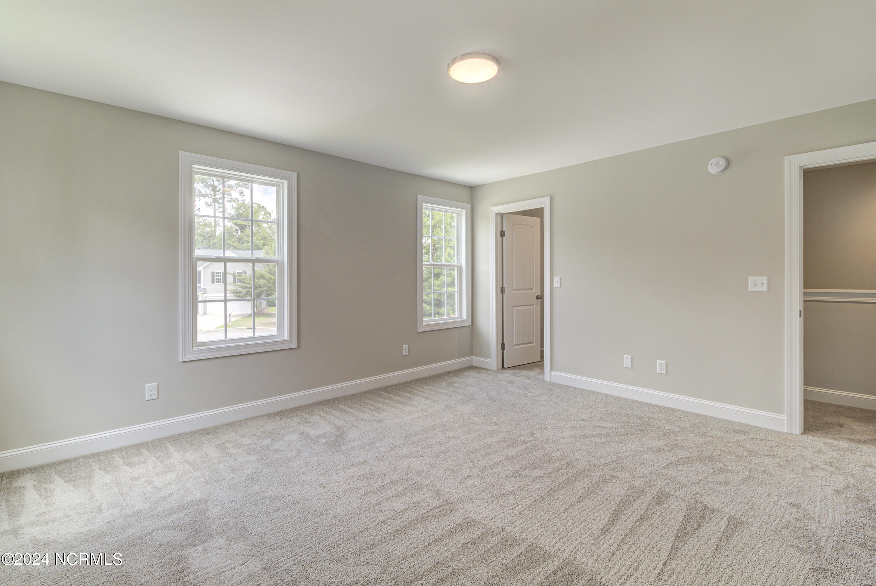 100548274 | Photo 32