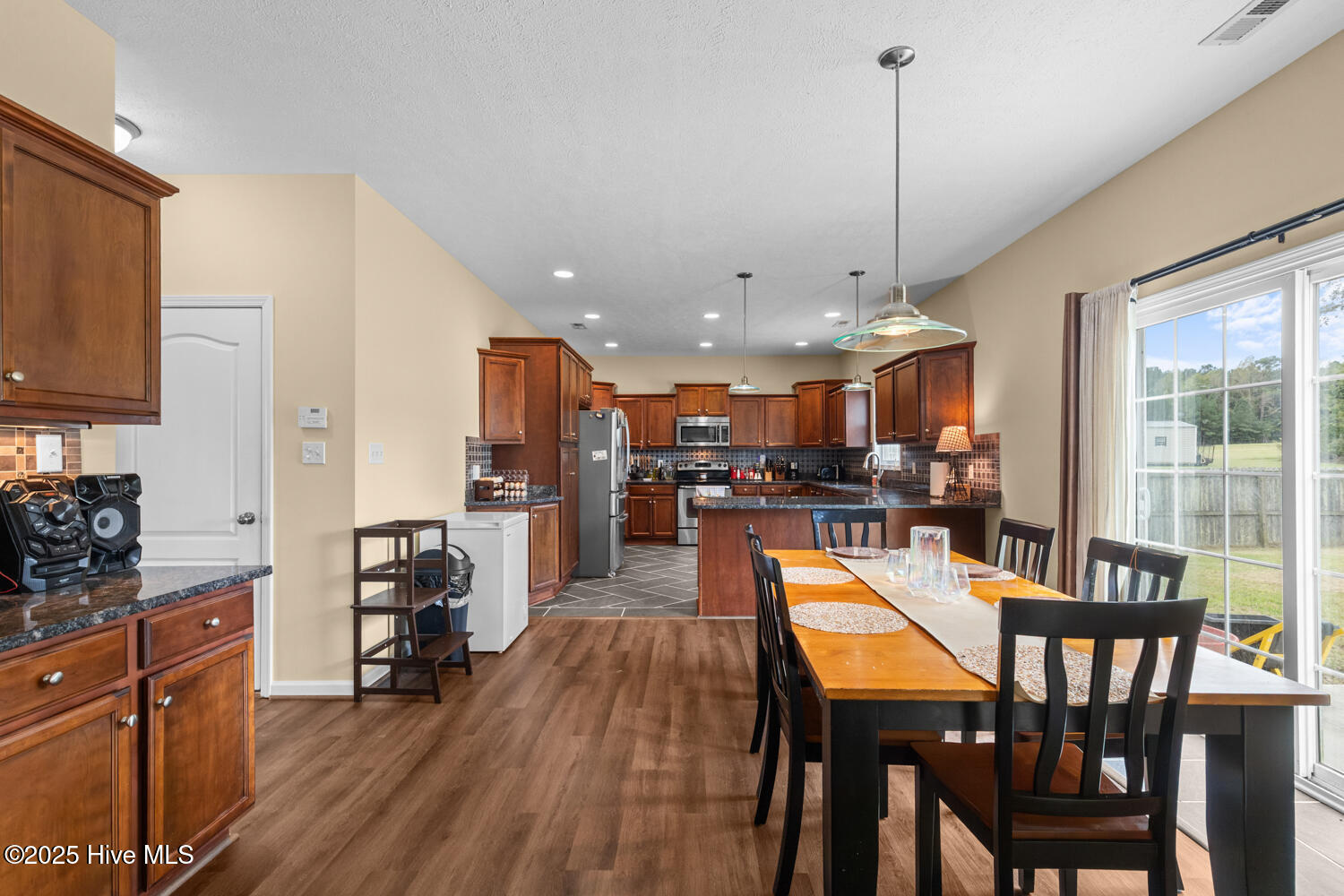 100535732 | Photo 17