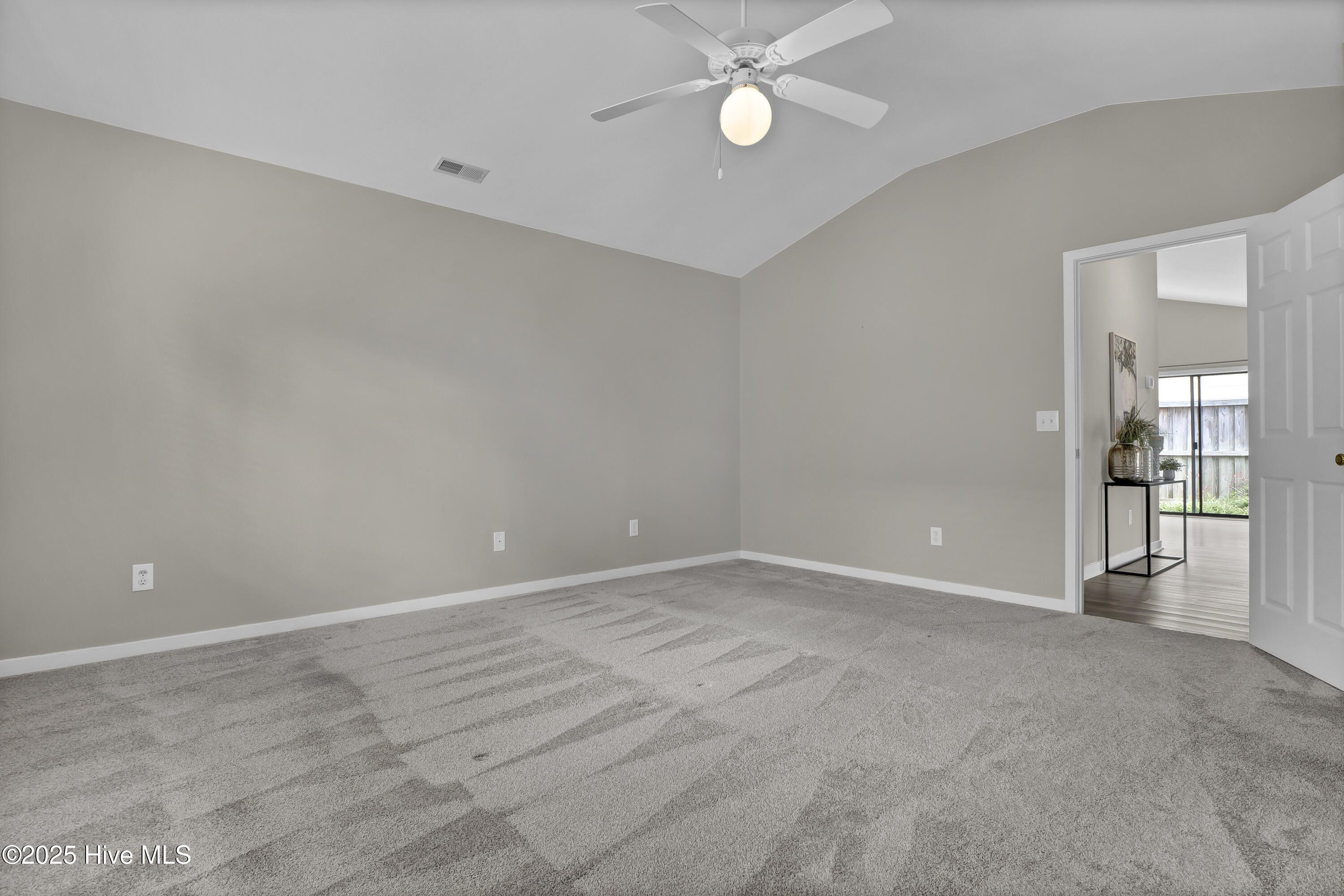 100541814 | Photo 19