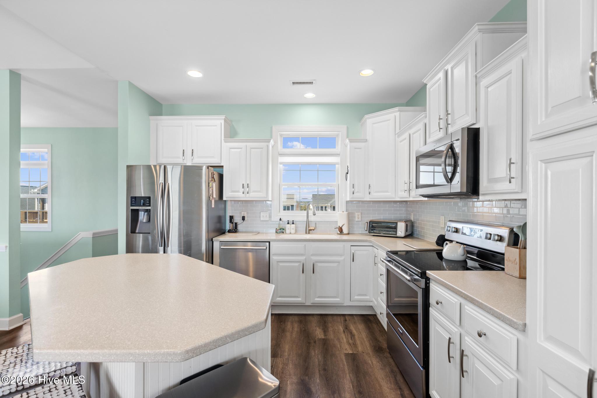 100562265 | Photo 14