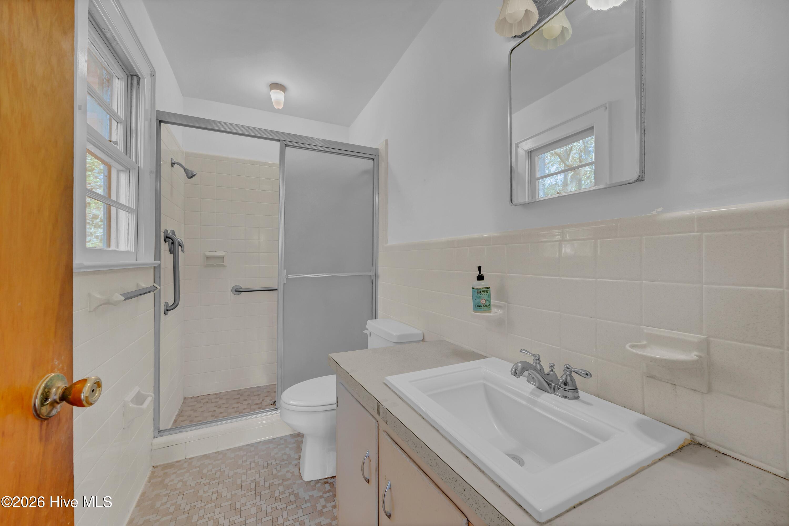 100560709 | Photo 17