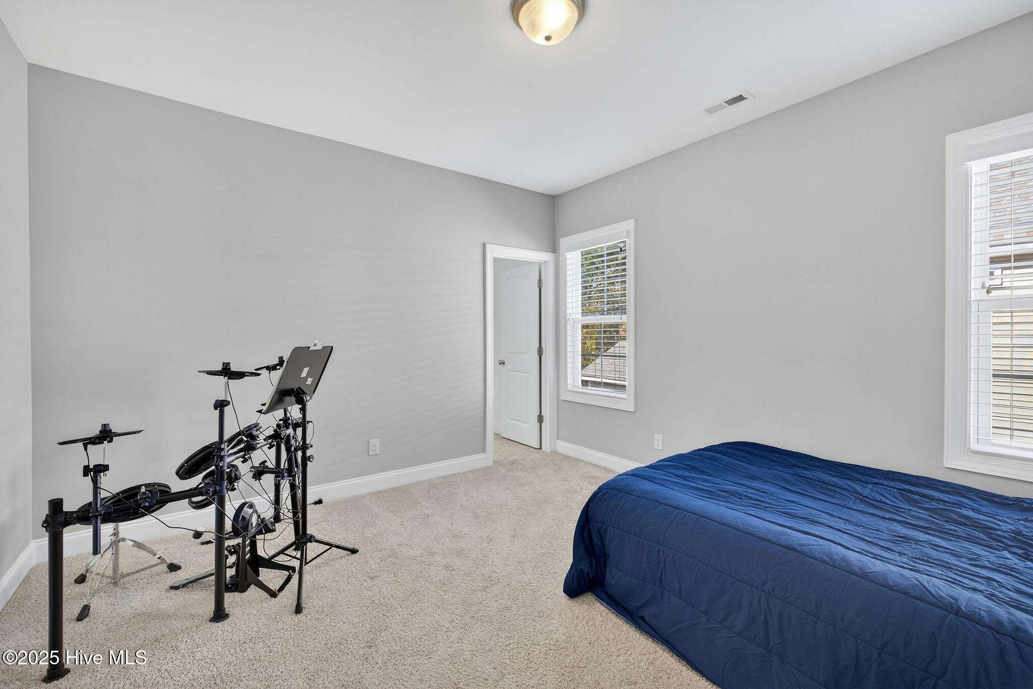 100541825 | Photo 30