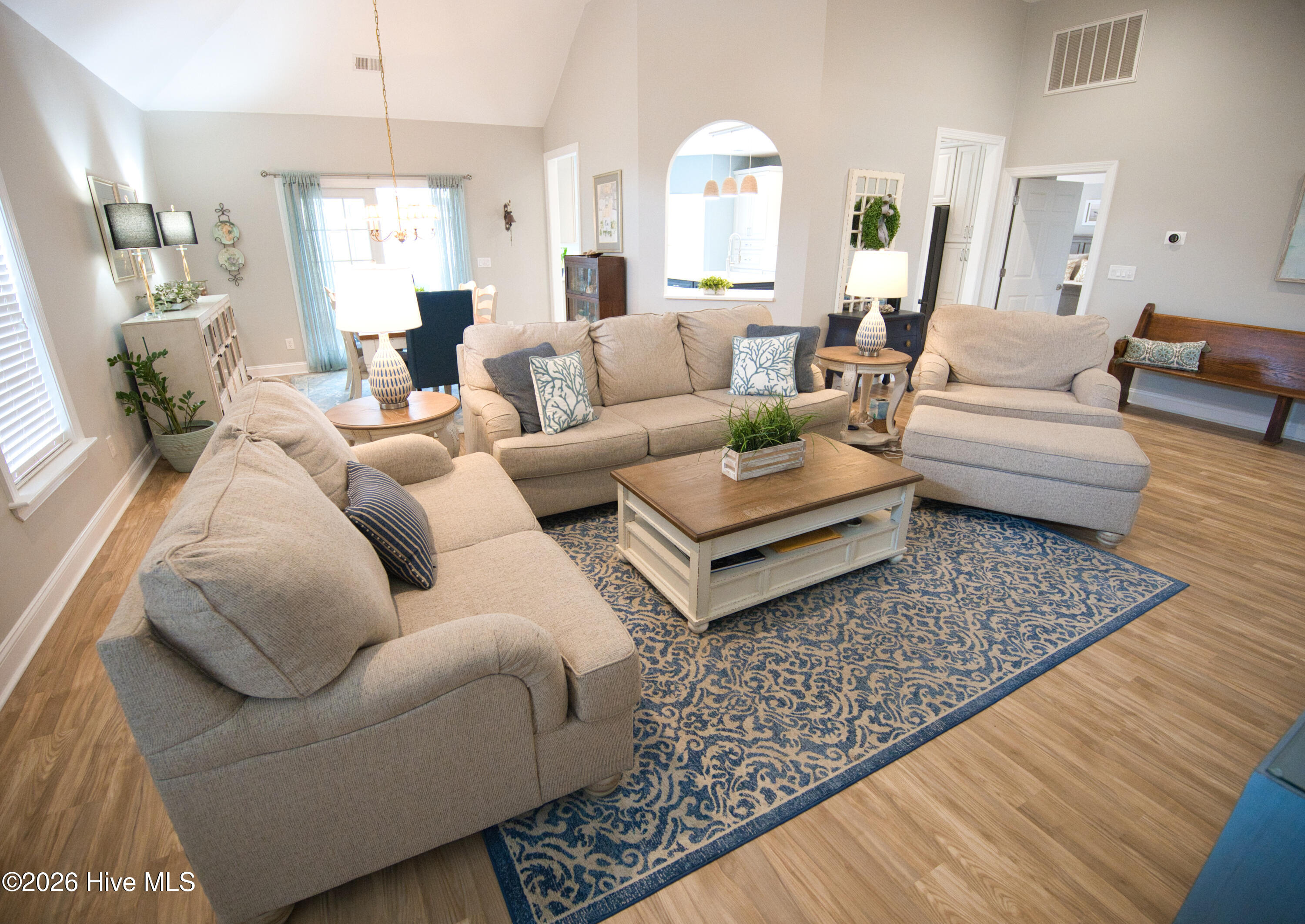 100558044 | Photo 12