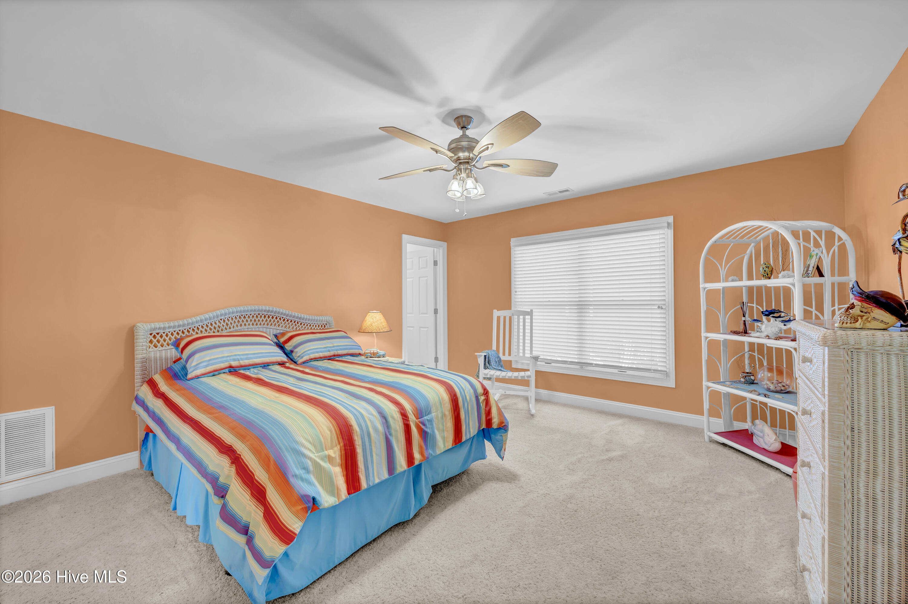 100560542 | Photo 43