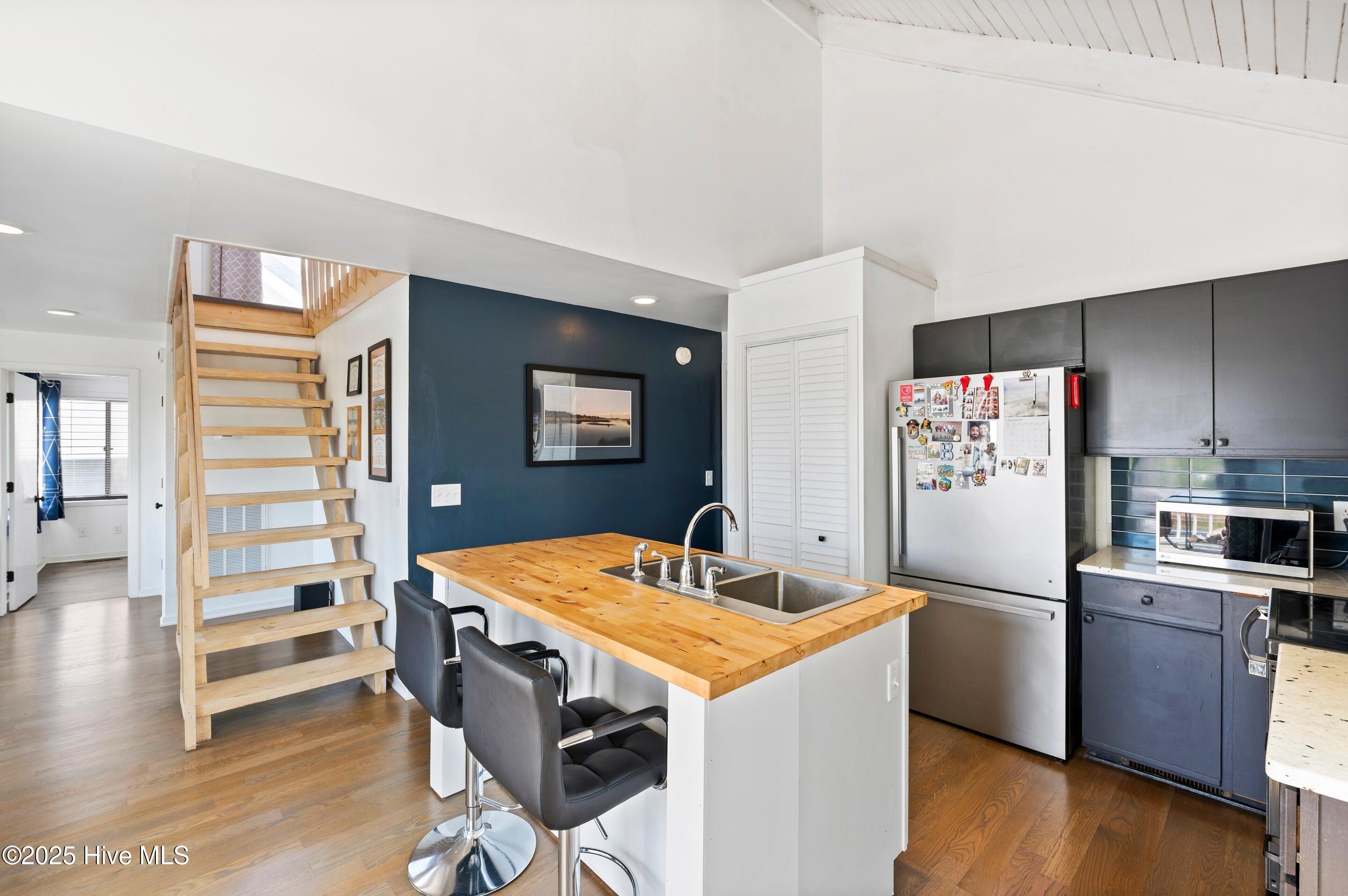 100530786 | Photo 13