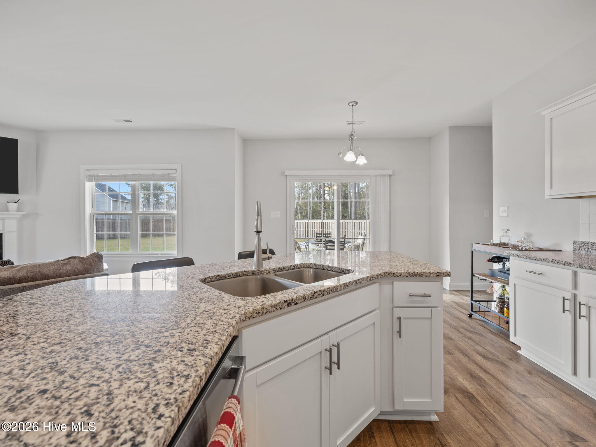 100563779 | Photo 12