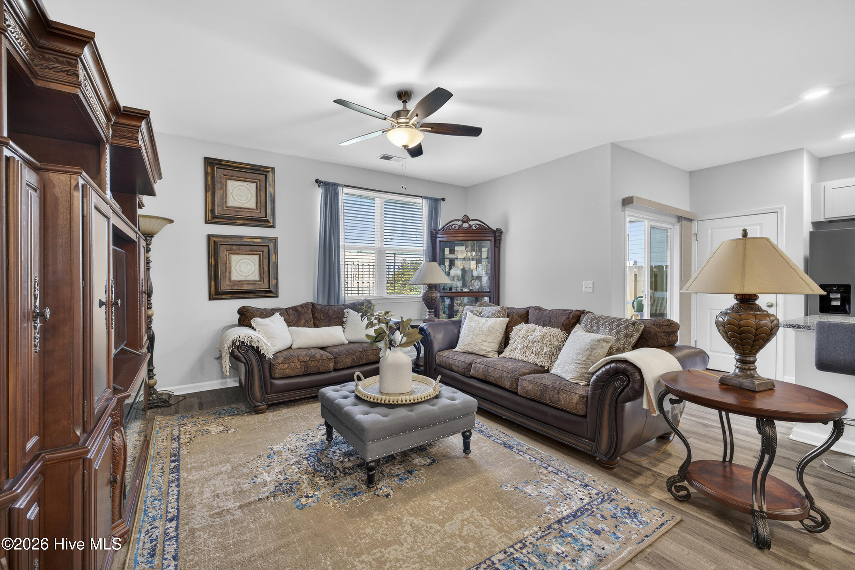 100560970 | Photo 39