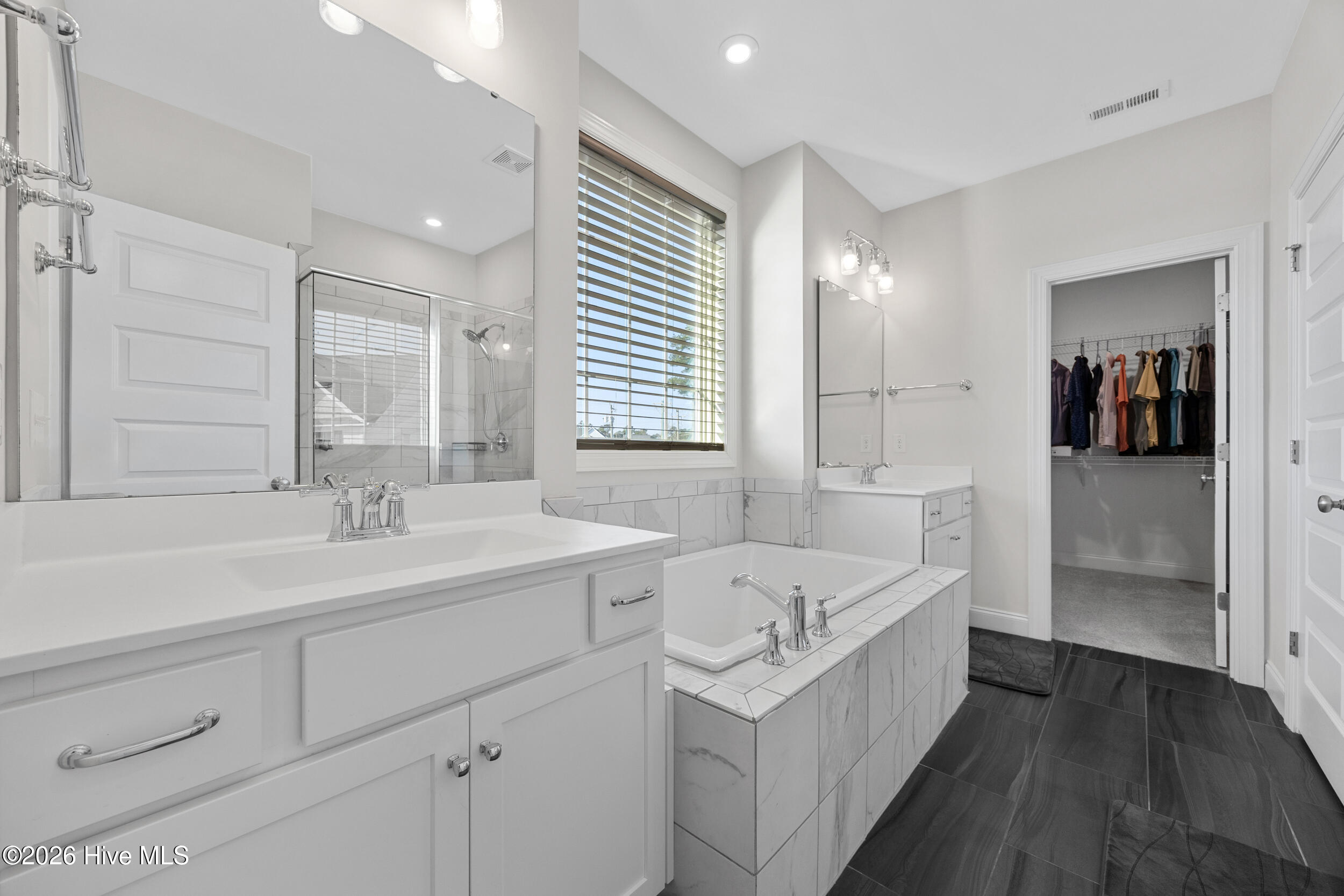 100560002 | Photo 22