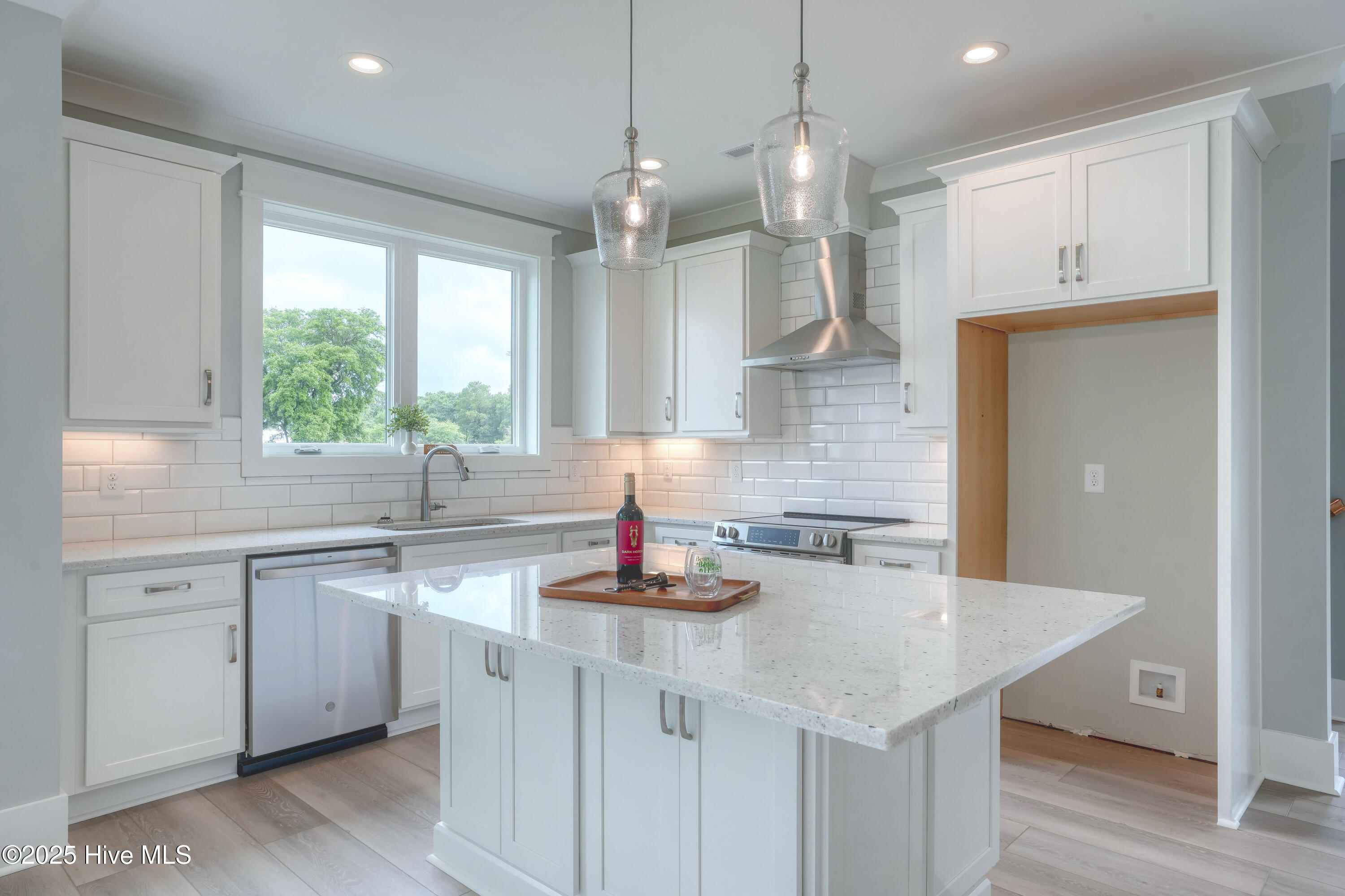 100529326 | Photo 11