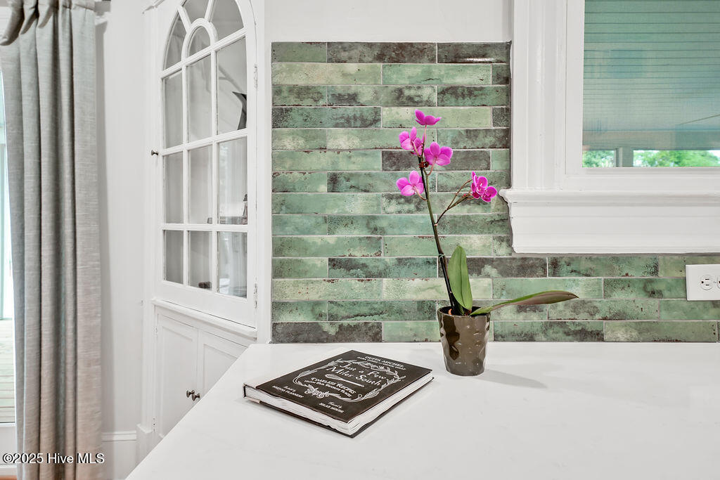 100528025 | Photo 17