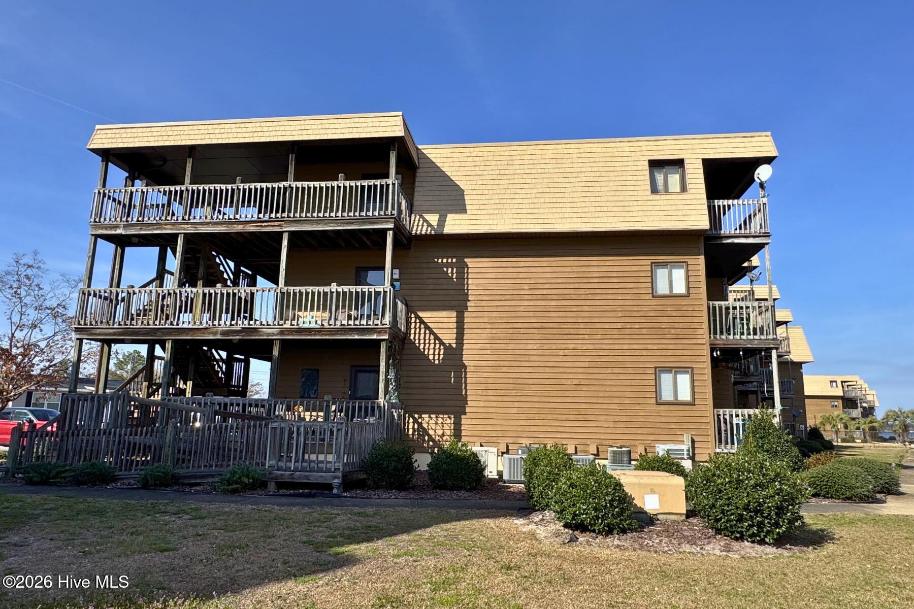 Homes for sale in Elizabethtown, NC | 215 Lake Pl Condo Dr #215, Elizabethtown, NC 28337 | MLS# 100558574