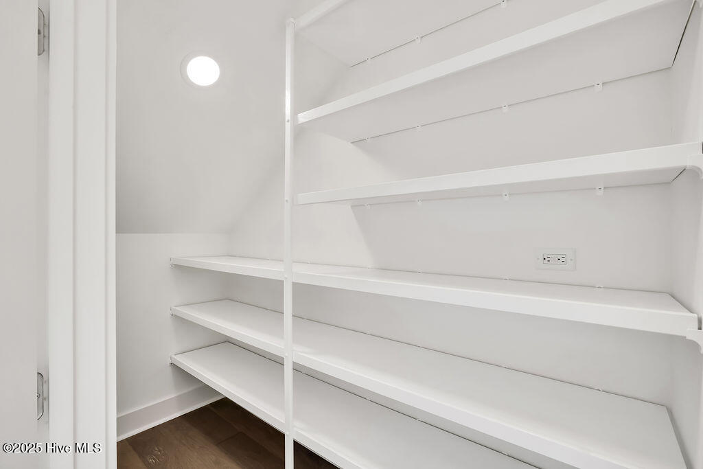 100516438 | Photo 41