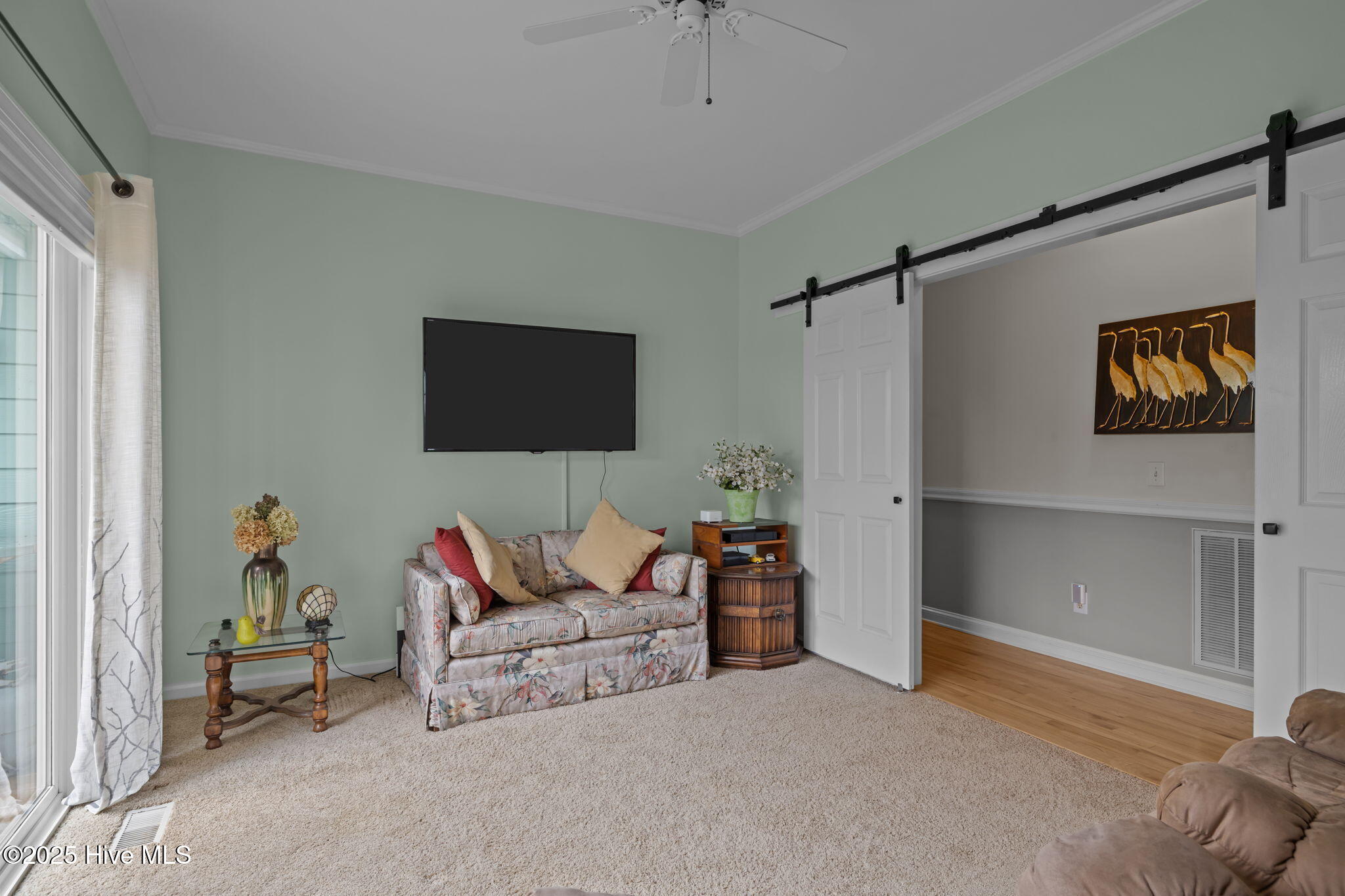 100540385 | Photo 25