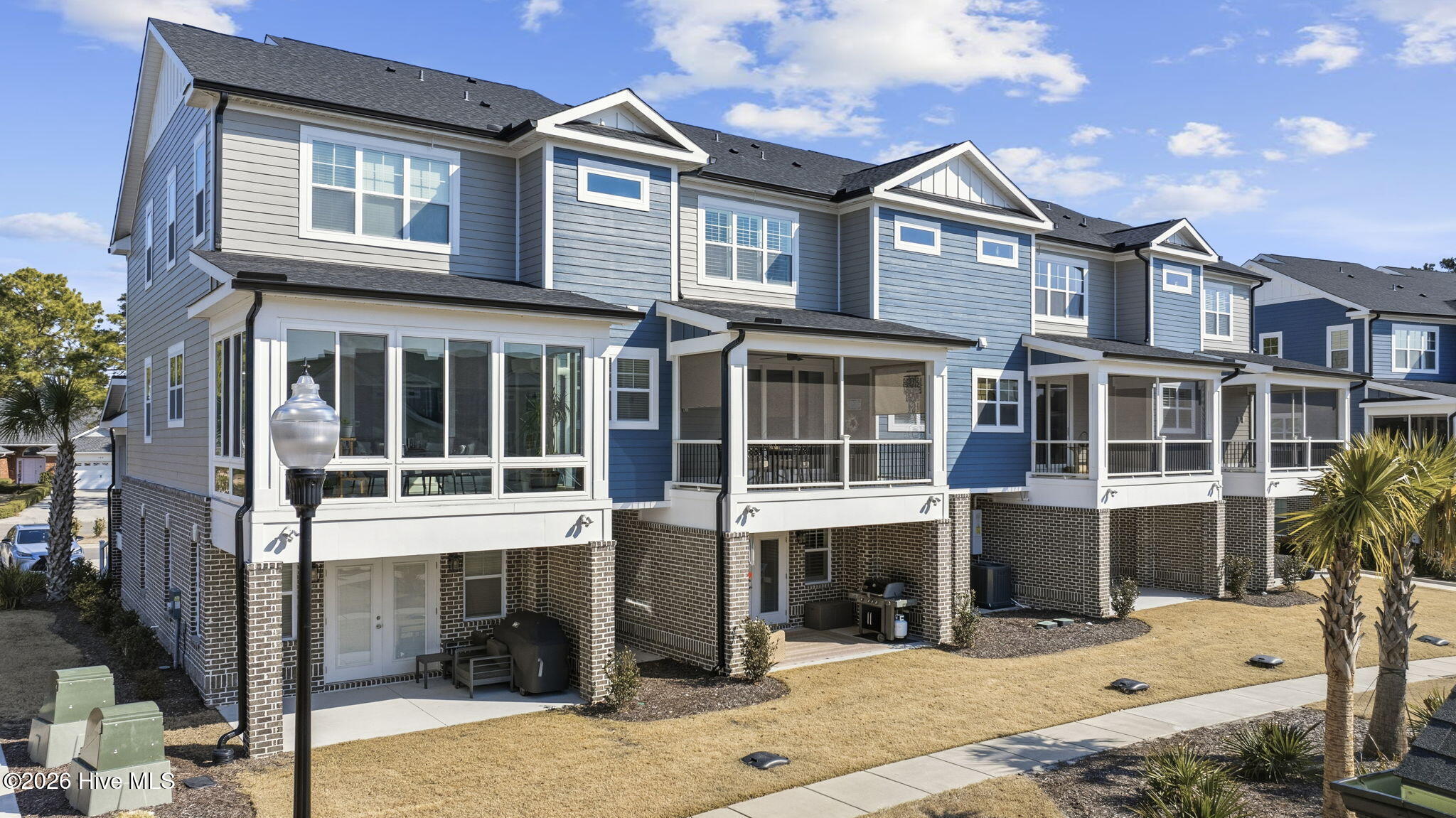 100553827 | Photo 45