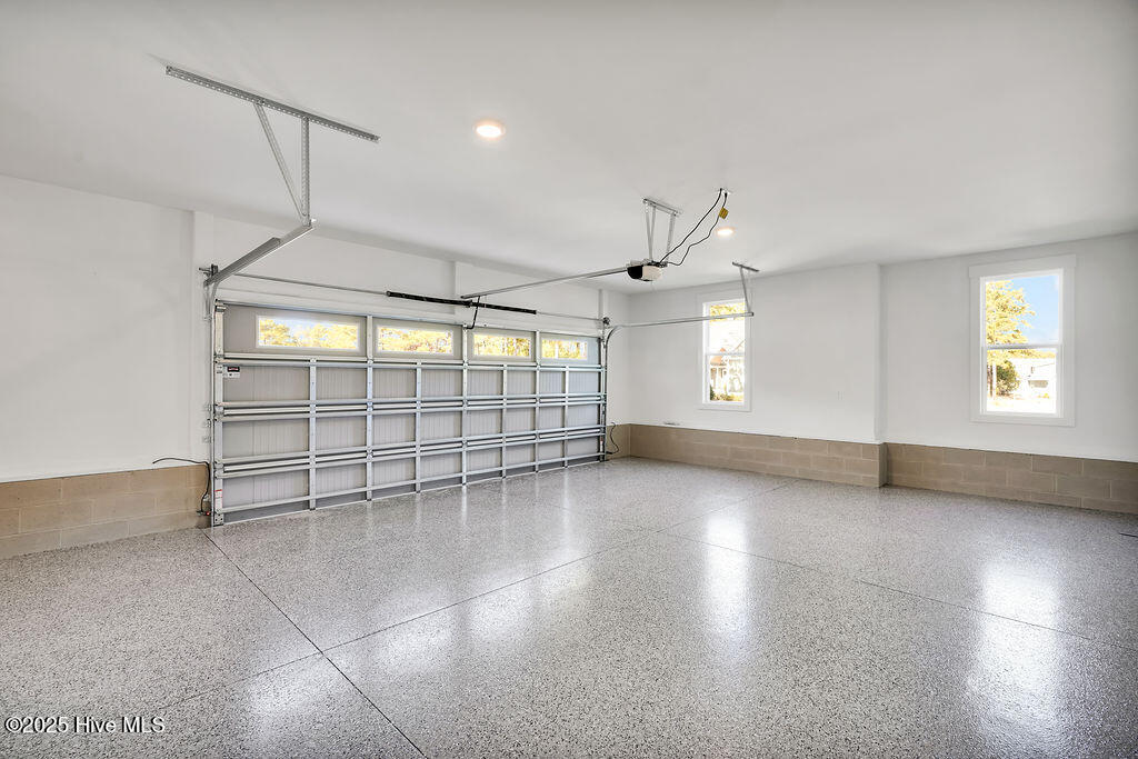 100529674 | Photo 65