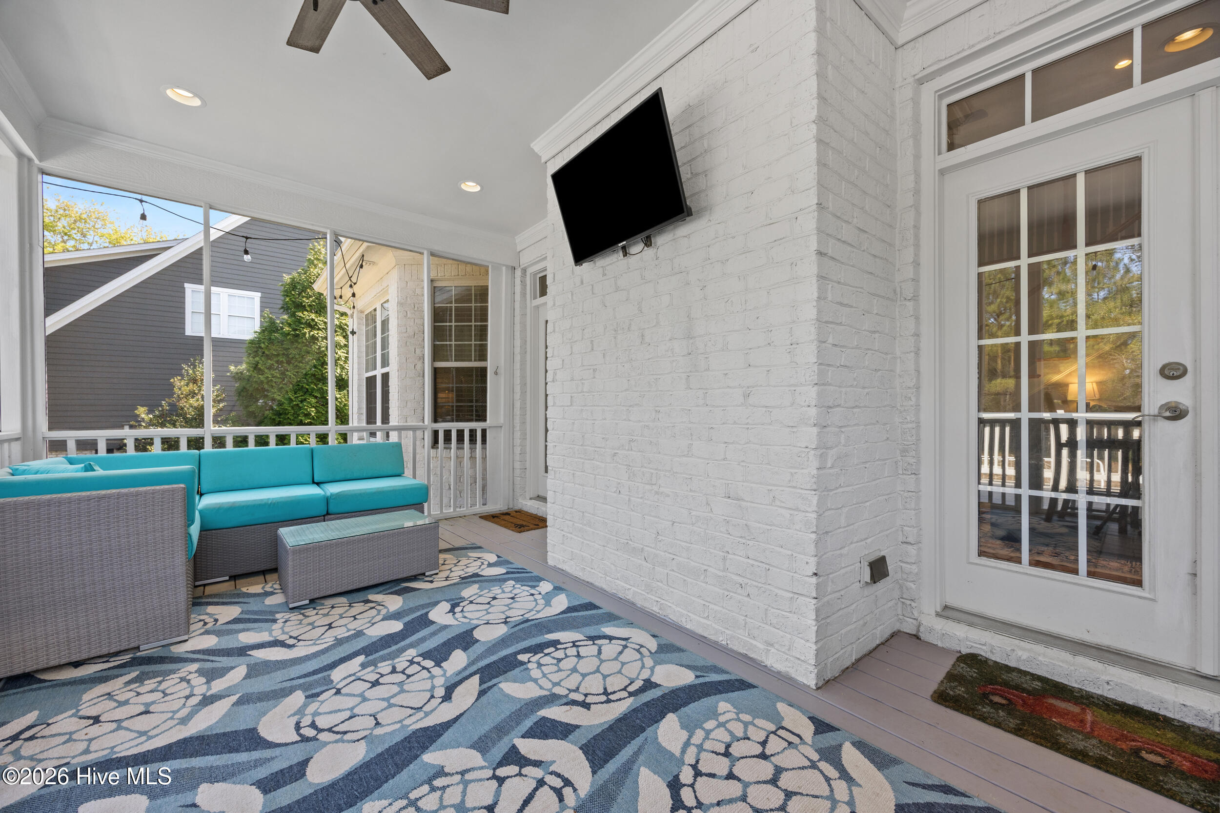 100565771 | Photo 53