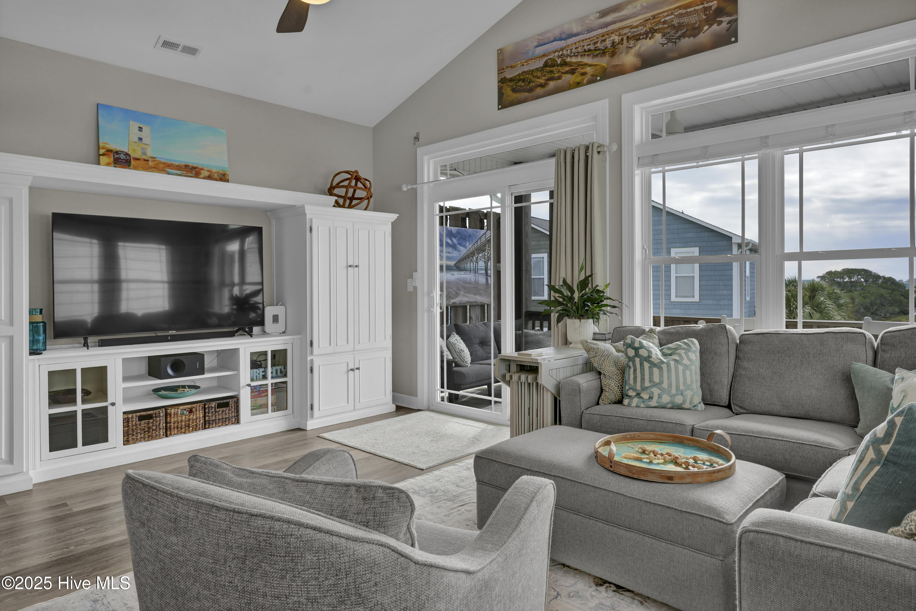 100532685 | Photo 24