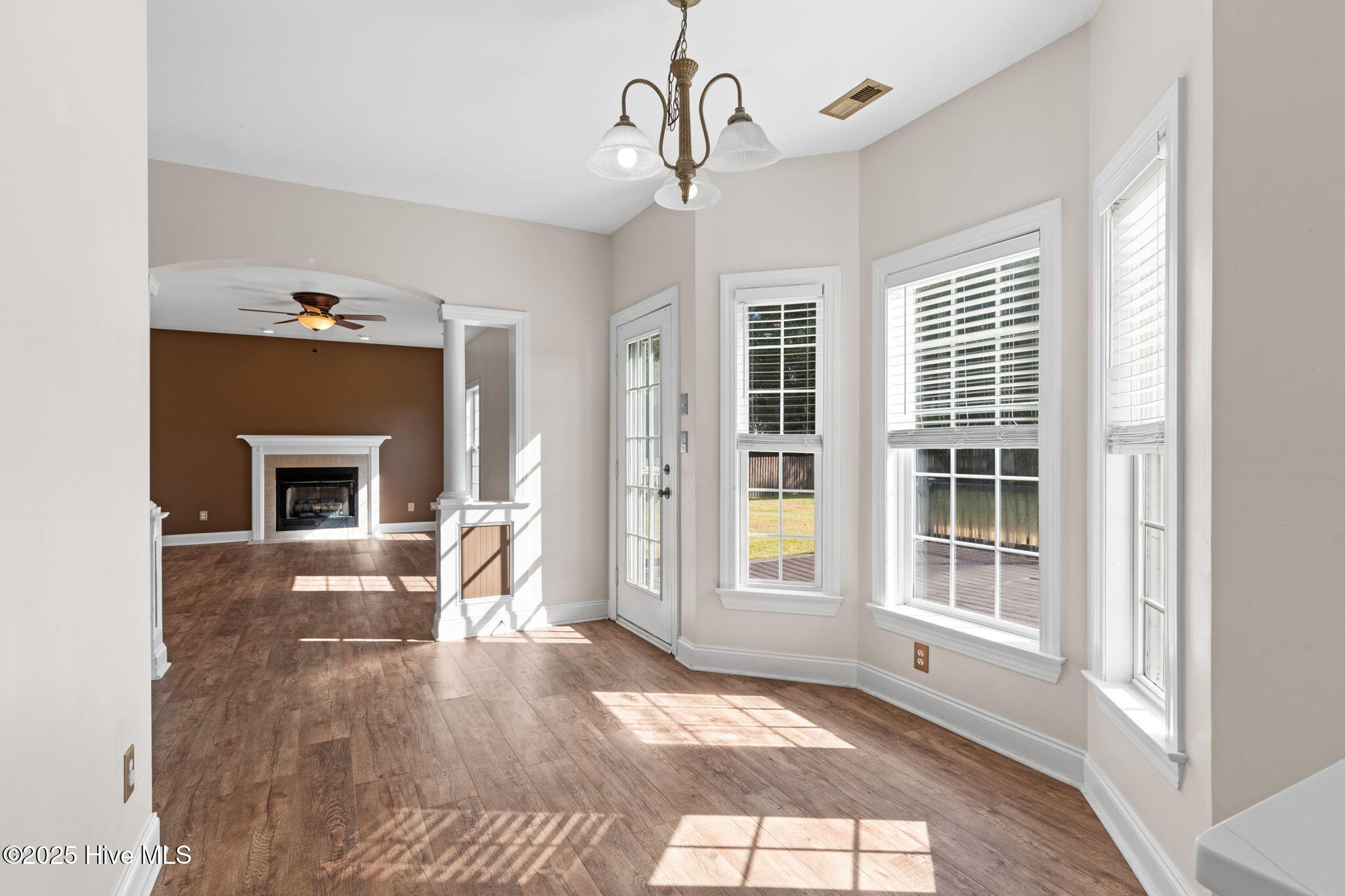 100532081 | Photo 31