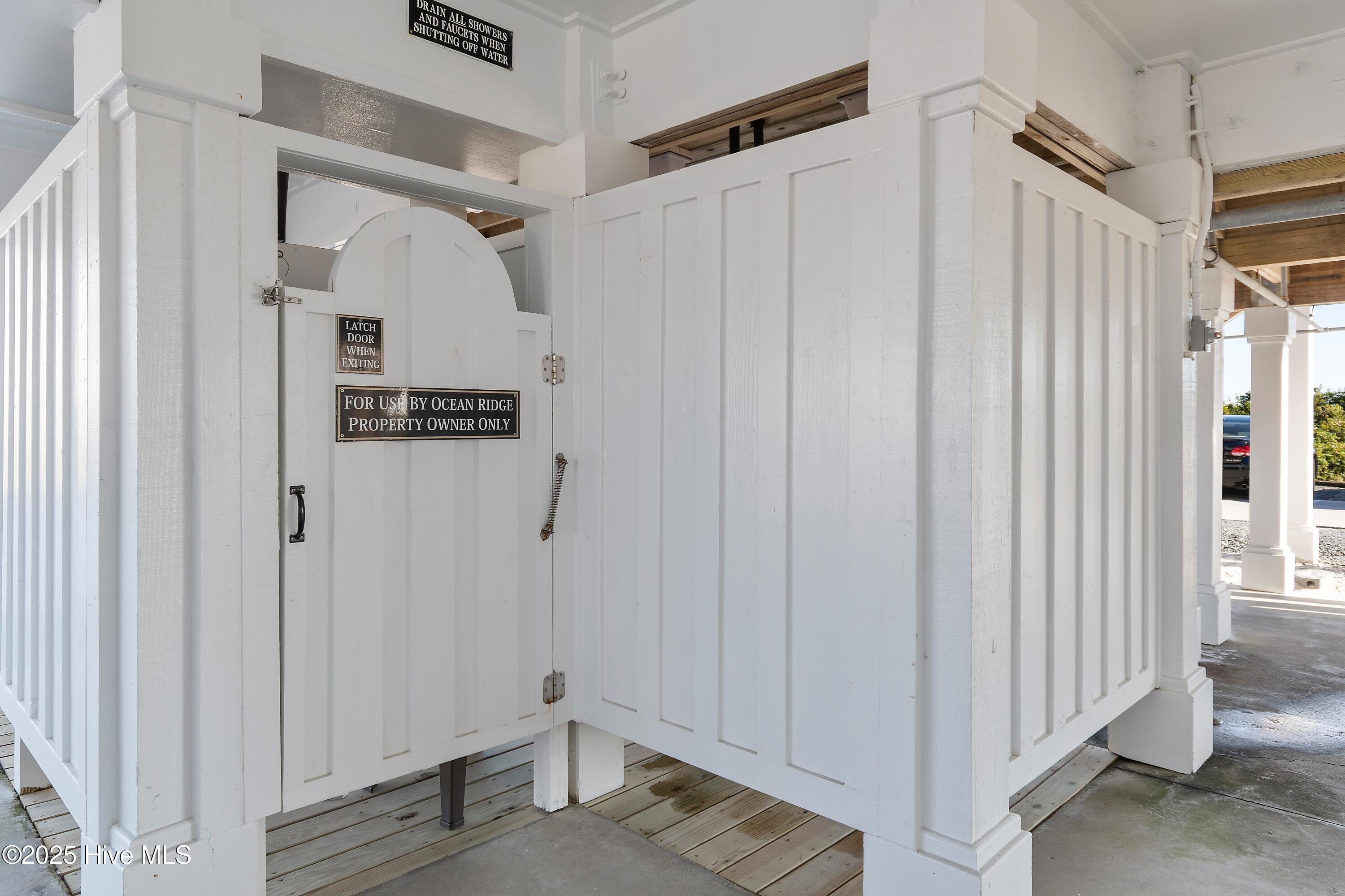 100518411 | Photo 81