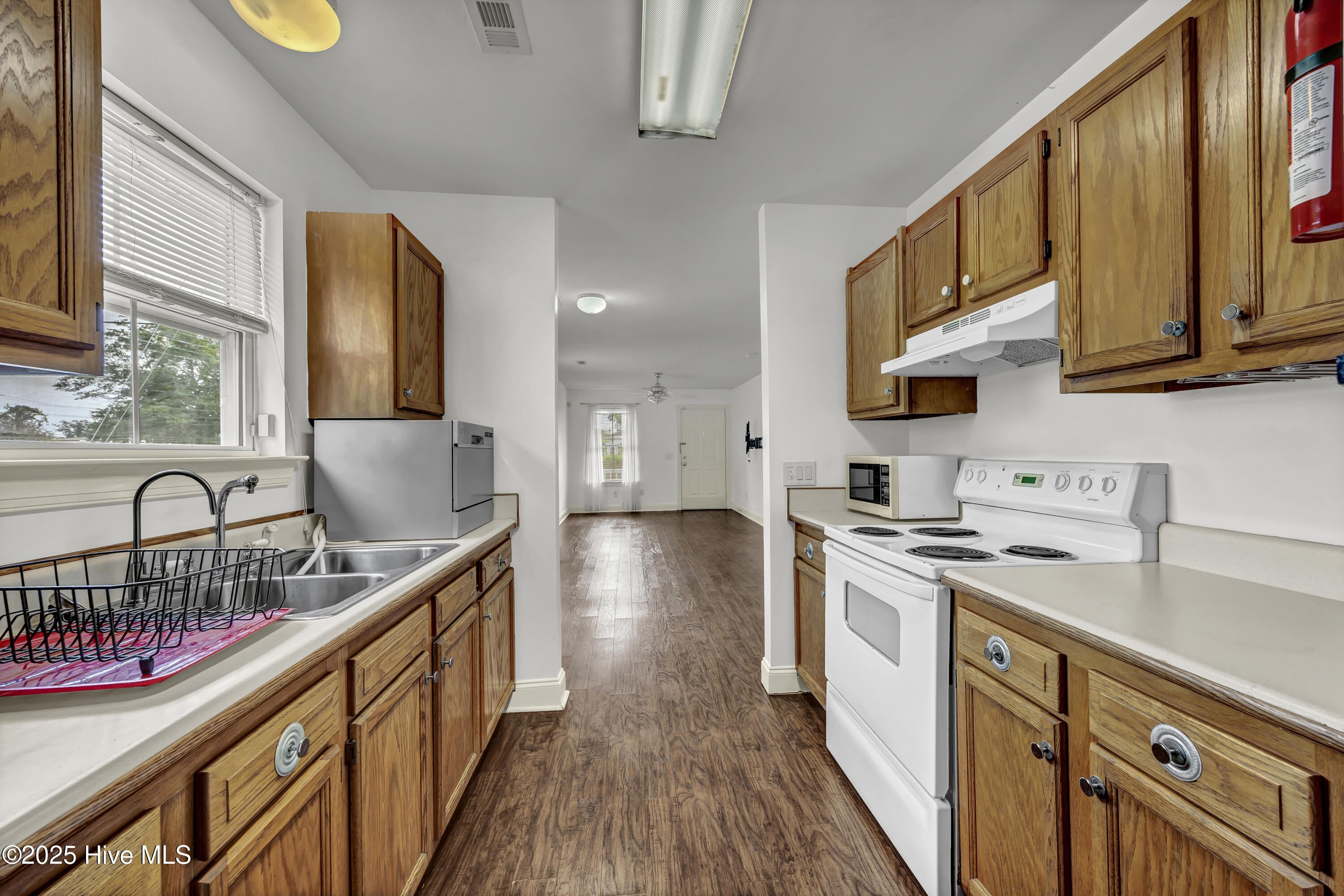 100523504 | Photo 12